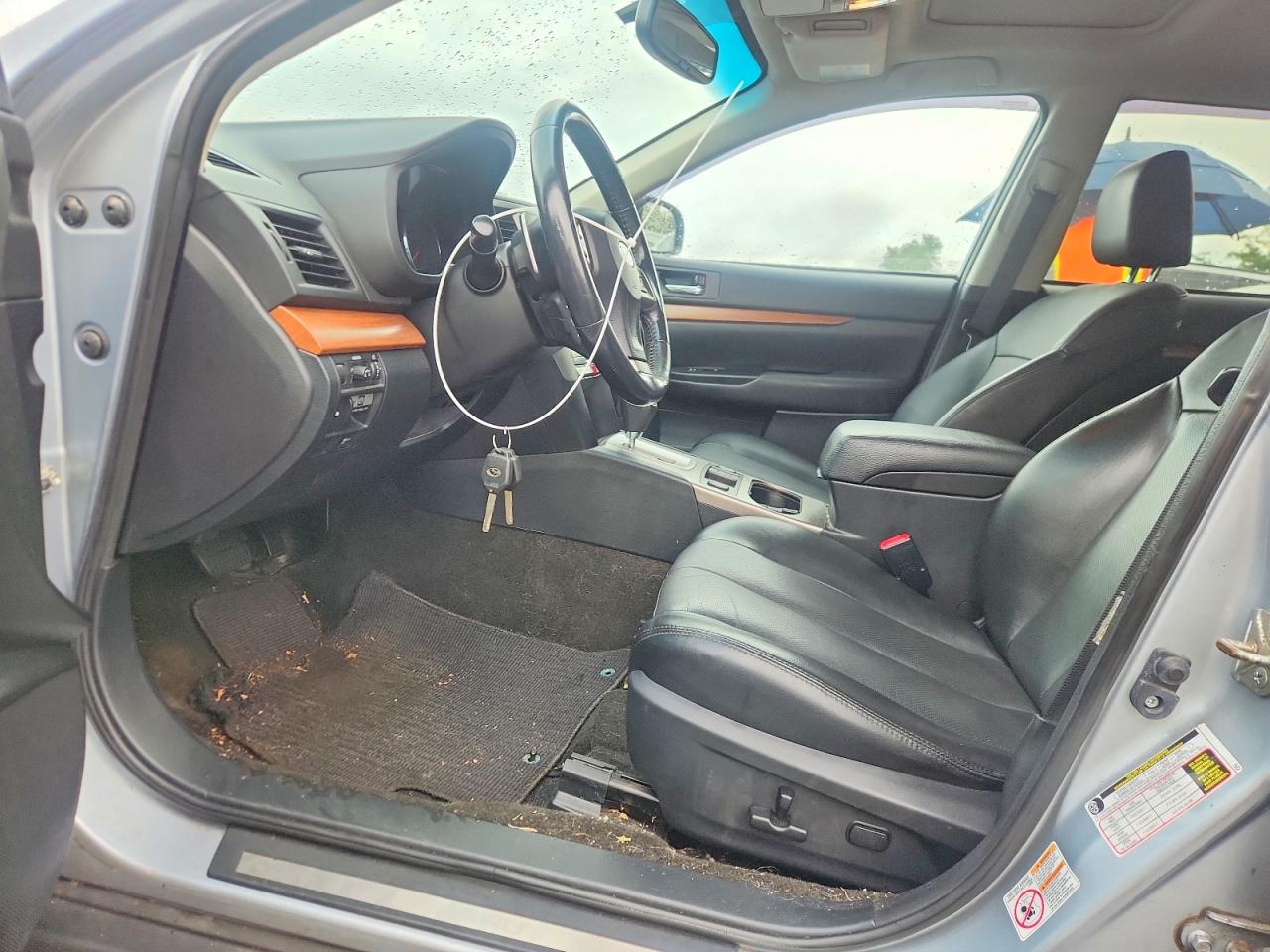 2014 Subaru Outback 2.5i Limited Серебряный vin: 4S4BRBLC2E3274172