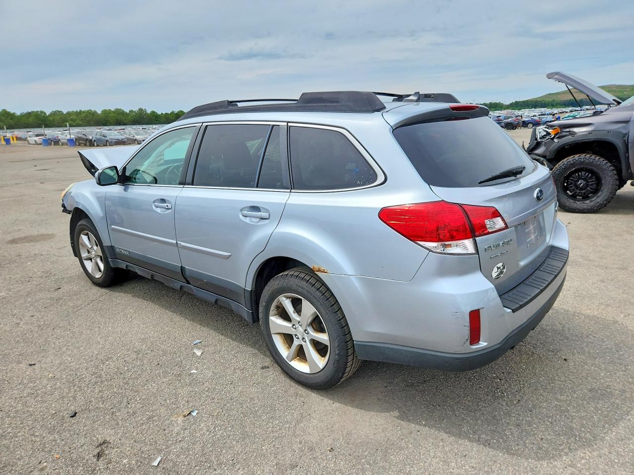 2014 Subaru Outback 2.5i Limited Silver vin: 4S4BRBLC2E3282479