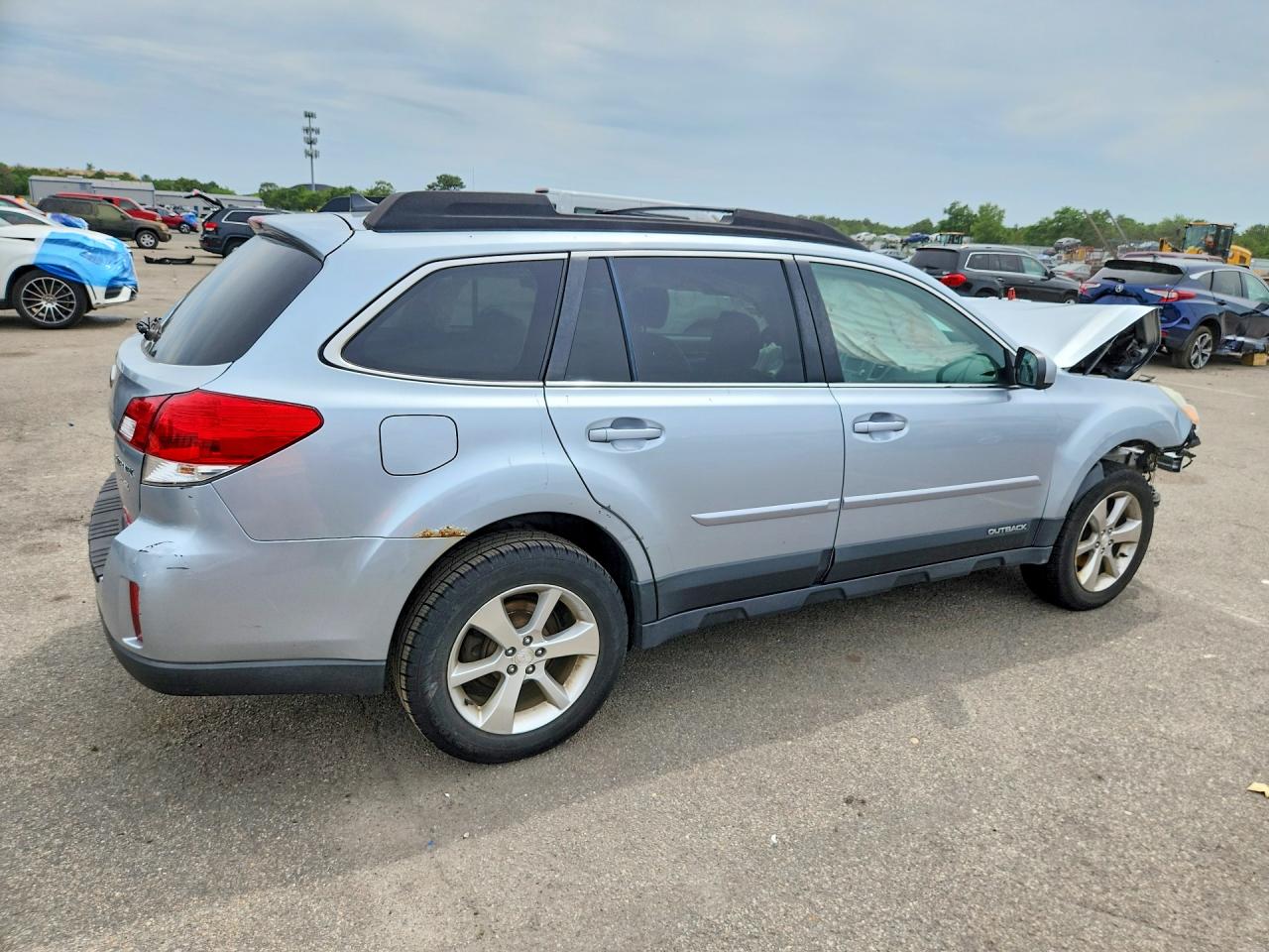 2014 Subaru Outback 2.5i Limited Silver vin: 4S4BRBLC2E3282479