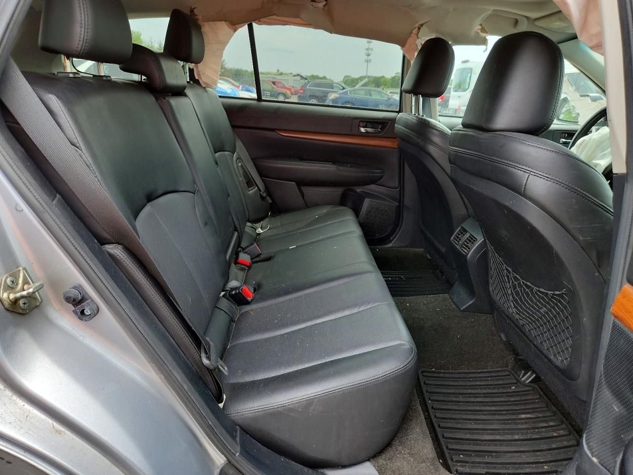 2014 Subaru Outback 2.5i Limited Silver vin: 4S4BRBLC2E3282479