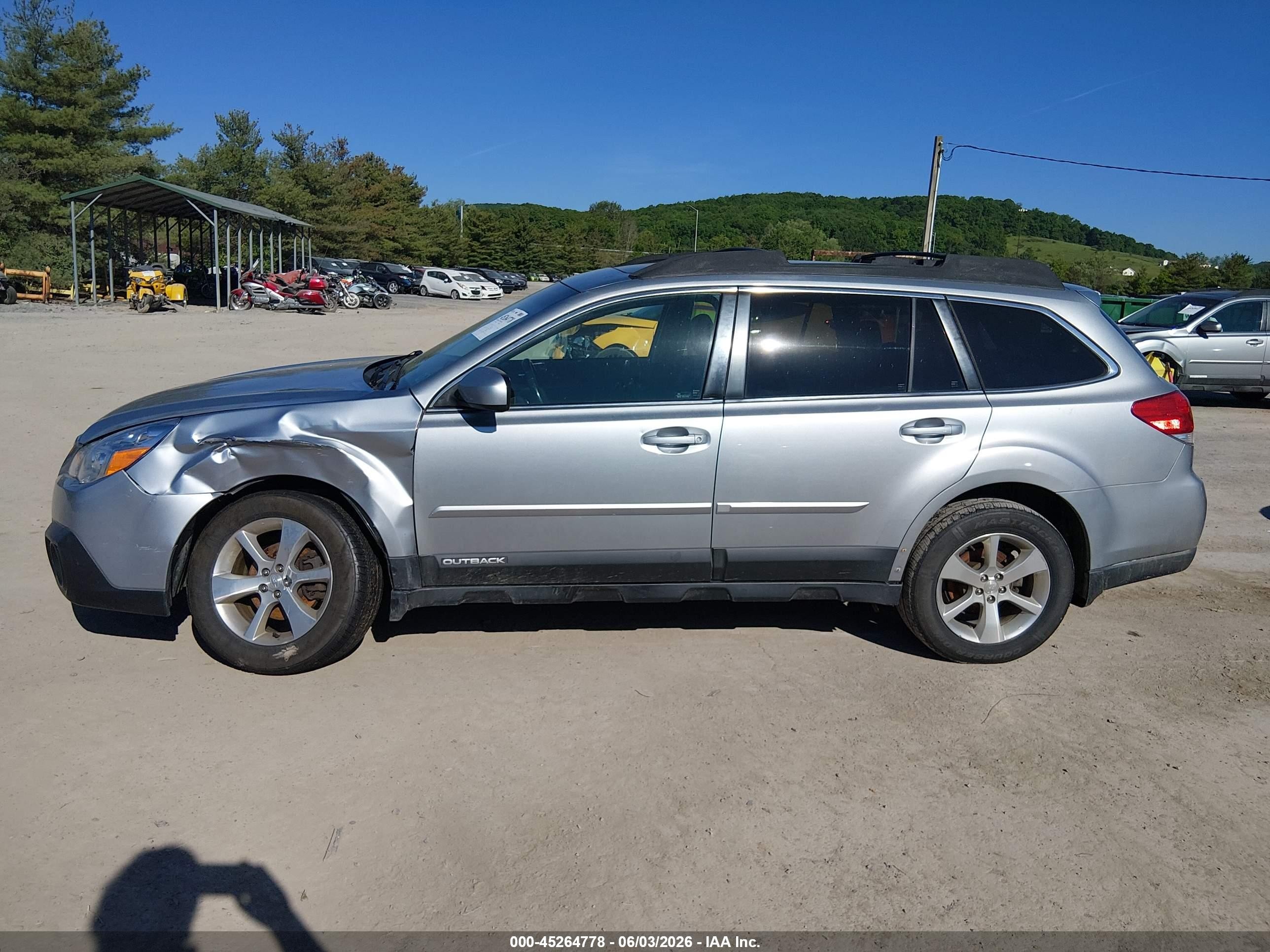 2014 Subaru Outback 2.5i Limited Silver vin: 4S4BRBLC2E3314539