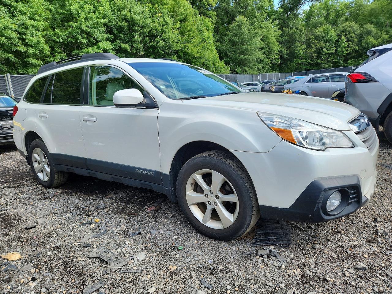 2013 Subaru Outback 2.5i Limited White vin: 4S4BRBLC3D3298771