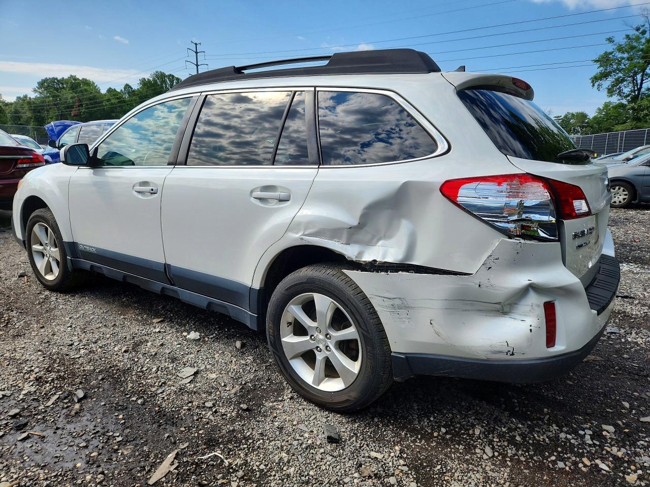 2013 Subaru Outback 2.5i Limited White vin: 4S4BRBLC3D3298771