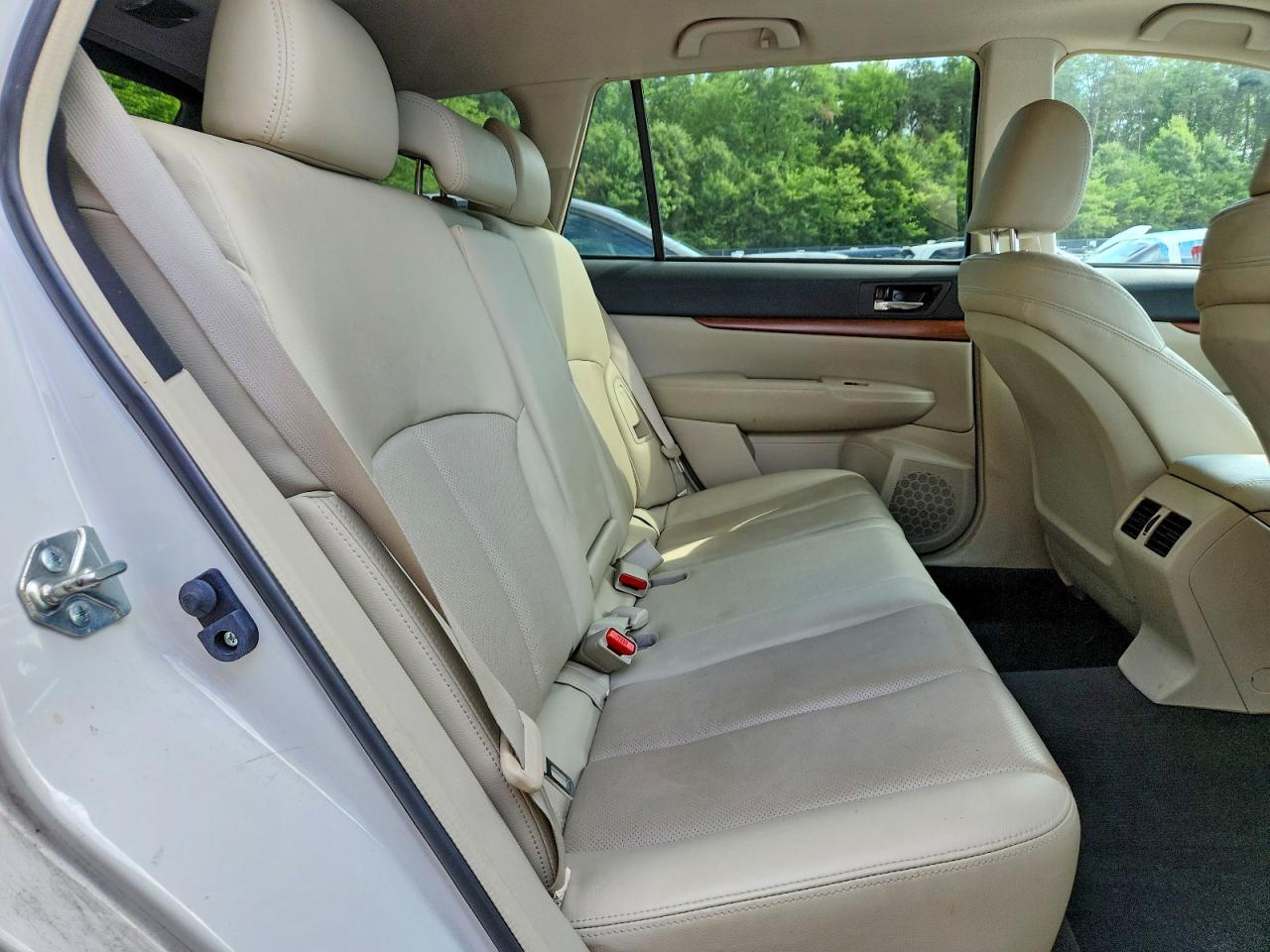 2013 Subaru Outback 2.5i Limited White vin: 4S4BRBLC3D3298771
