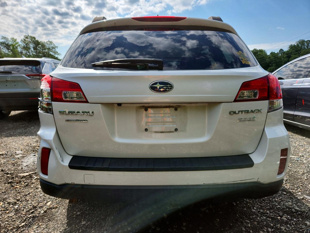 2013 Subaru Outback 2.5i Limited White vin: 4S4BRBLC3D3298771