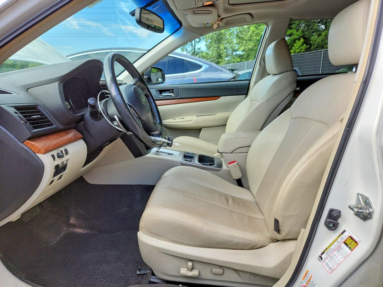 2013 Subaru Outback 2.5i Limited White vin: 4S4BRBLC3D3298771