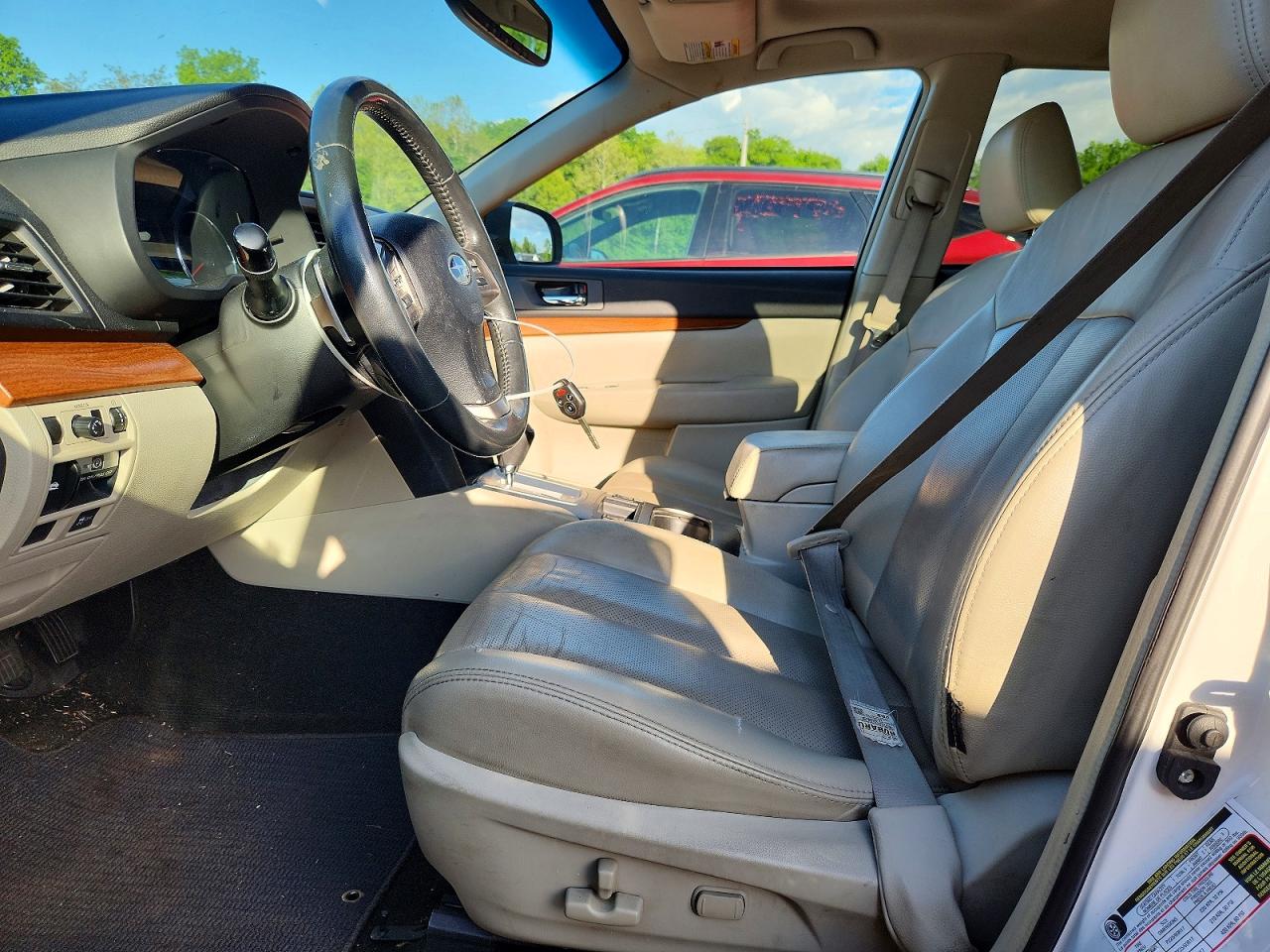 2014 Subaru Outback 2.5i Limited White vin: 4S4BRBLC3E3241407