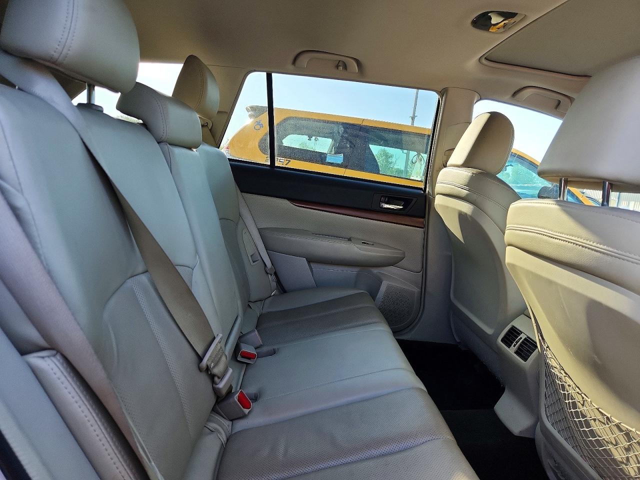 2014 Subaru Outback 2.5i Limited White vin: 4S4BRBLC3E3241407