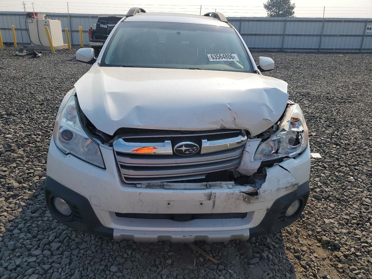 2014 Subaru Outback 2.5i Limited White vin: 4S4BRBLC3E3283429