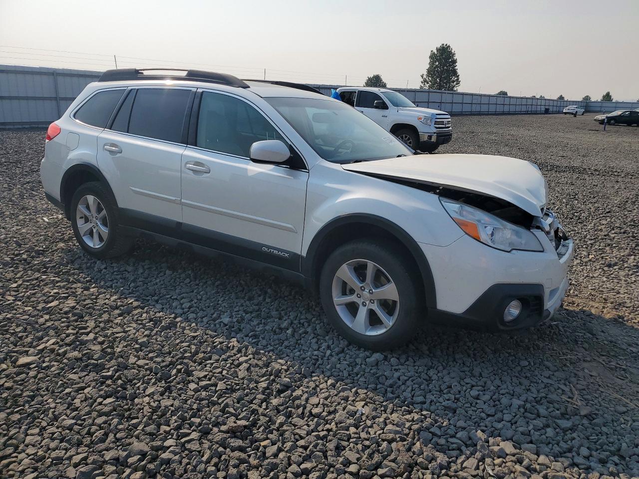 2014 Subaru Outback 2.5i Limited White vin: 4S4BRBLC3E3283429