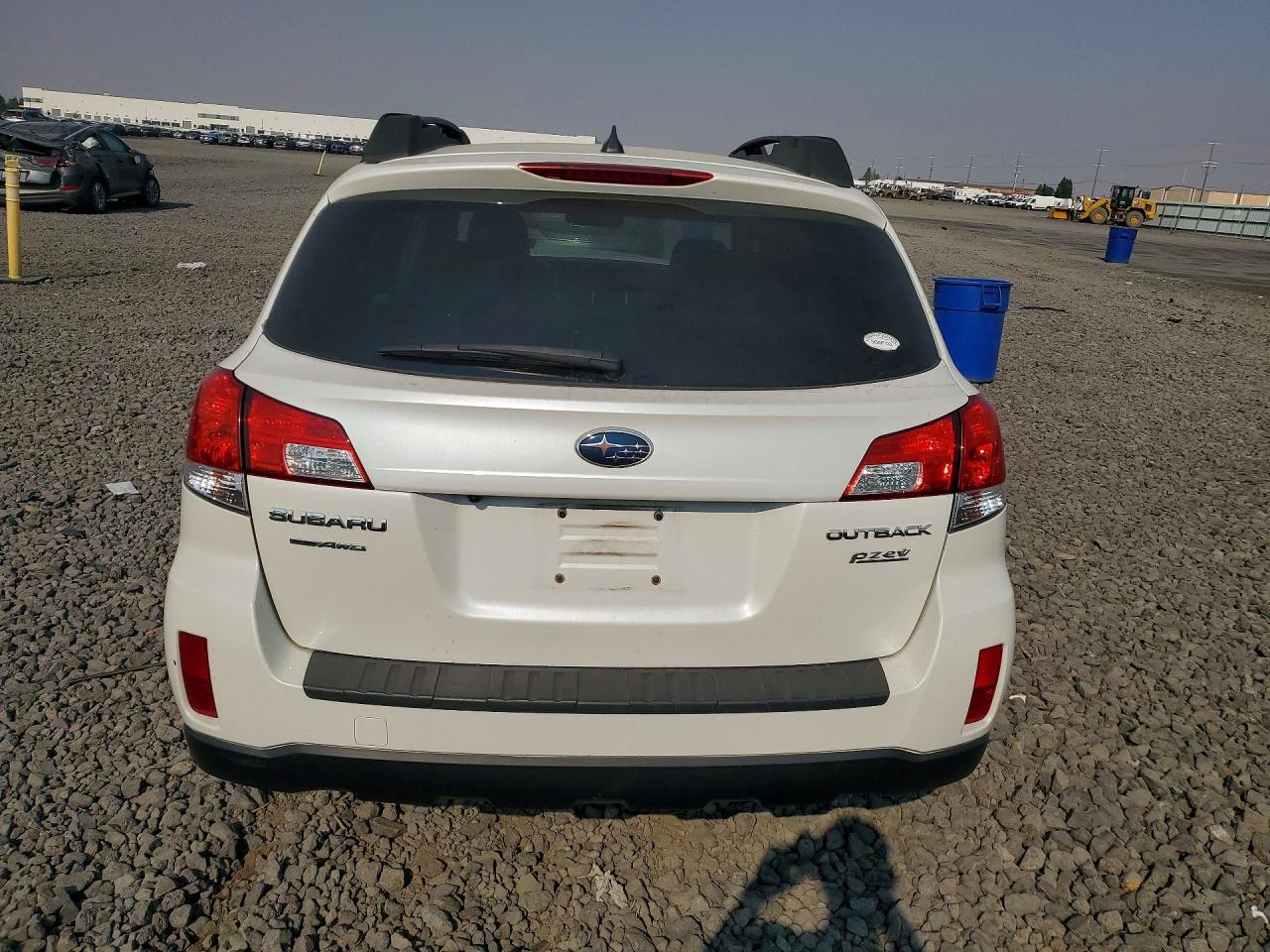 2014 Subaru Outback 2.5i Limited White vin: 4S4BRBLC3E3283429
