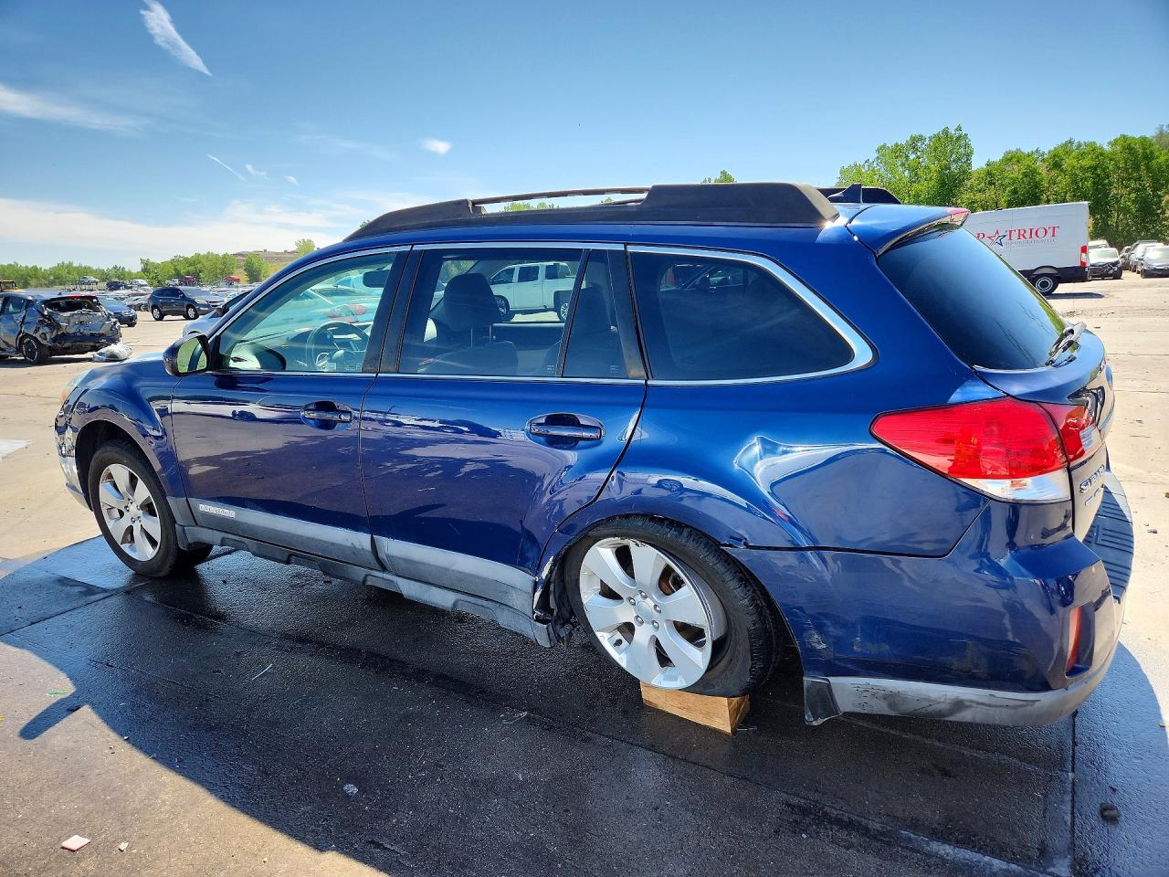 2011 Subaru Outback 2.5i Limited Blue vin: 4S4BRBLC4B3348607