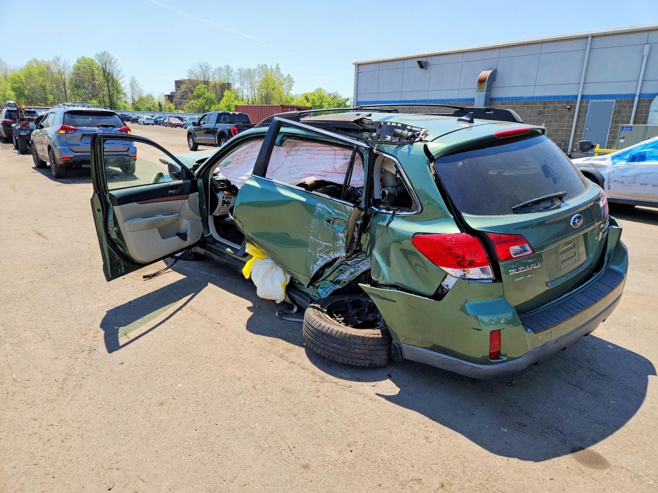 2013 Subaru Outback 2.5i Limited Green vin: 4S4BRBLC4D3275757