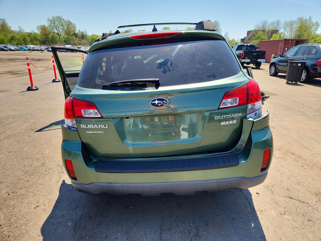 2013 Subaru Outback 2.5i Limited Green vin: 4S4BRBLC4D3275757