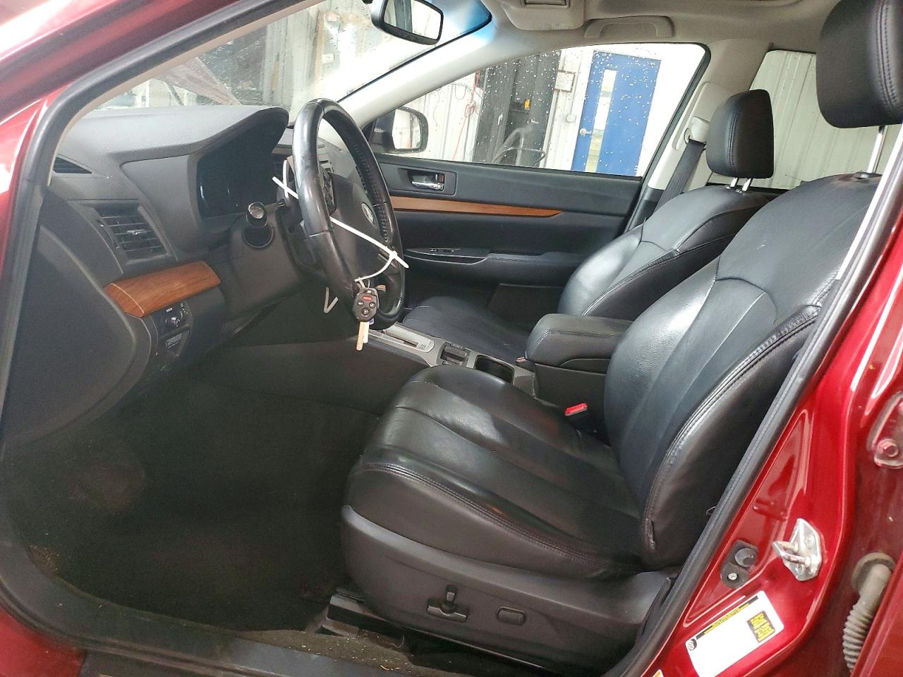 2014 Subaru Outback 2.5i Limited Red vin: 4S4BRBLC4E3204723