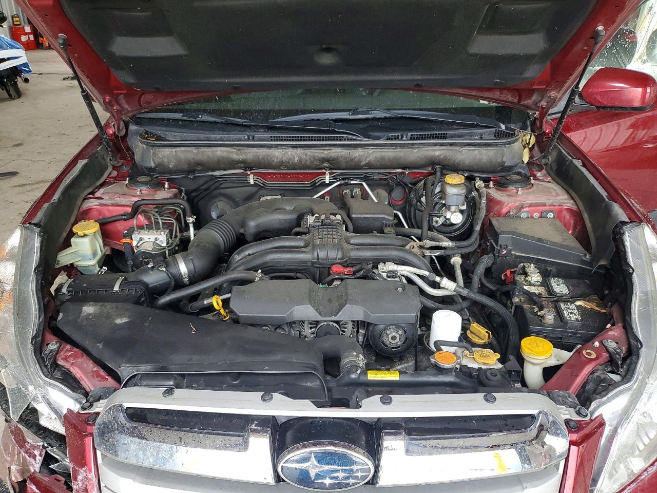 2014 Subaru Outback 2.5i Limited Red vin: 4S4BRBLC4E3204723