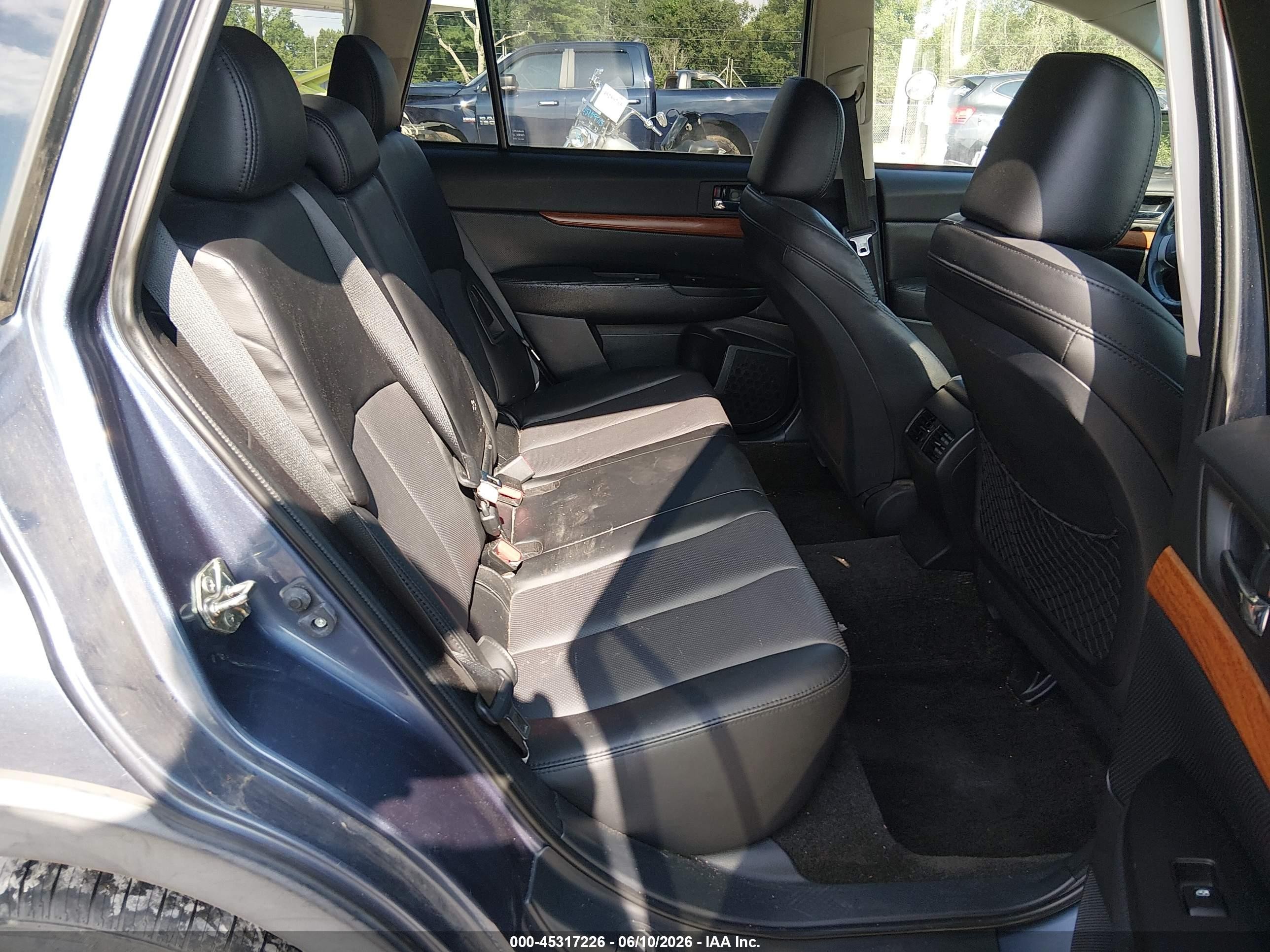 2014 Subaru Outback 2.5i Limited Blue vin: 4S4BRBLC4E3244008