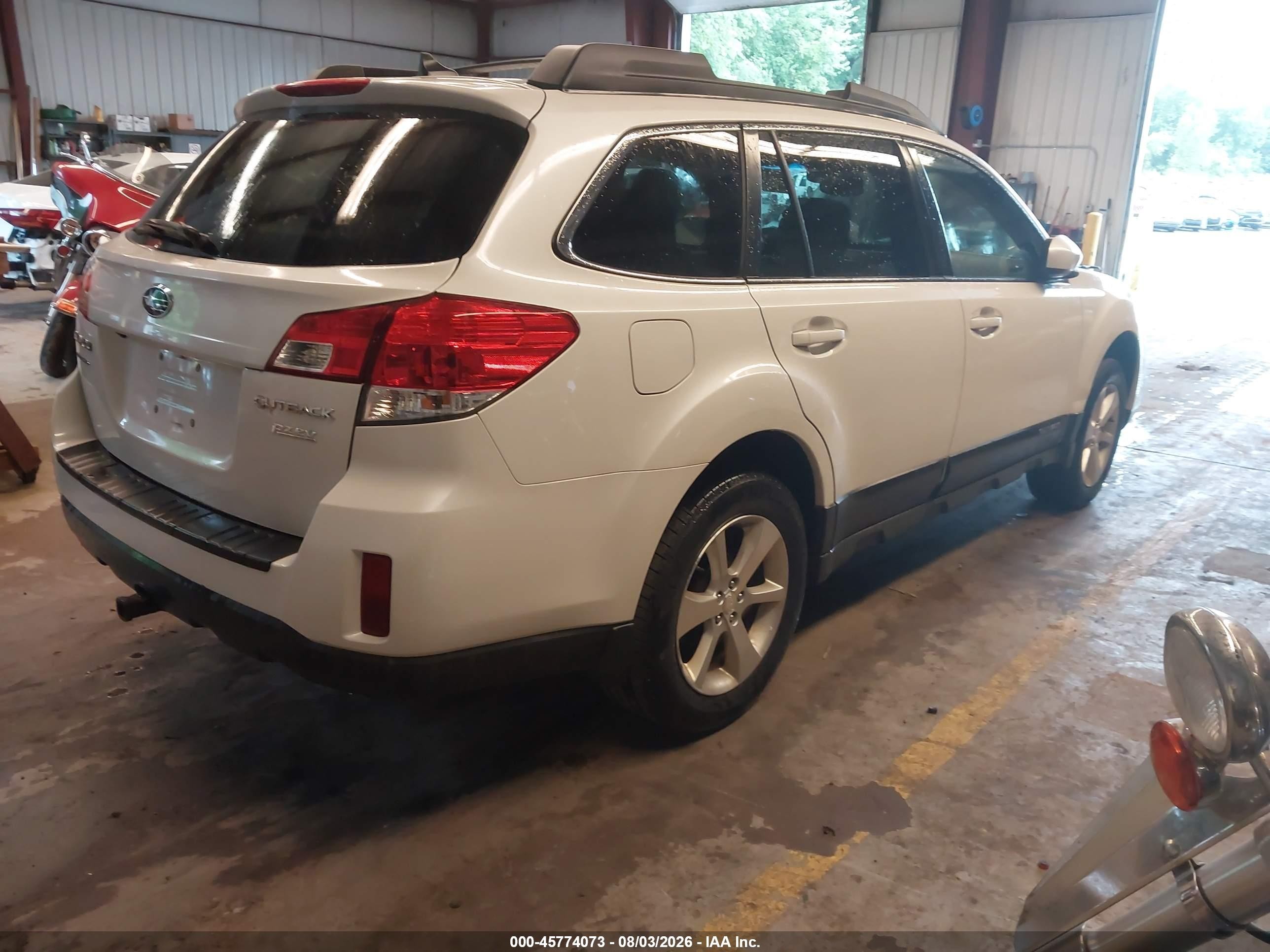 2014 Subaru Outback 2.5i Limited Белый vin: 4S4BRBLC4E3314669