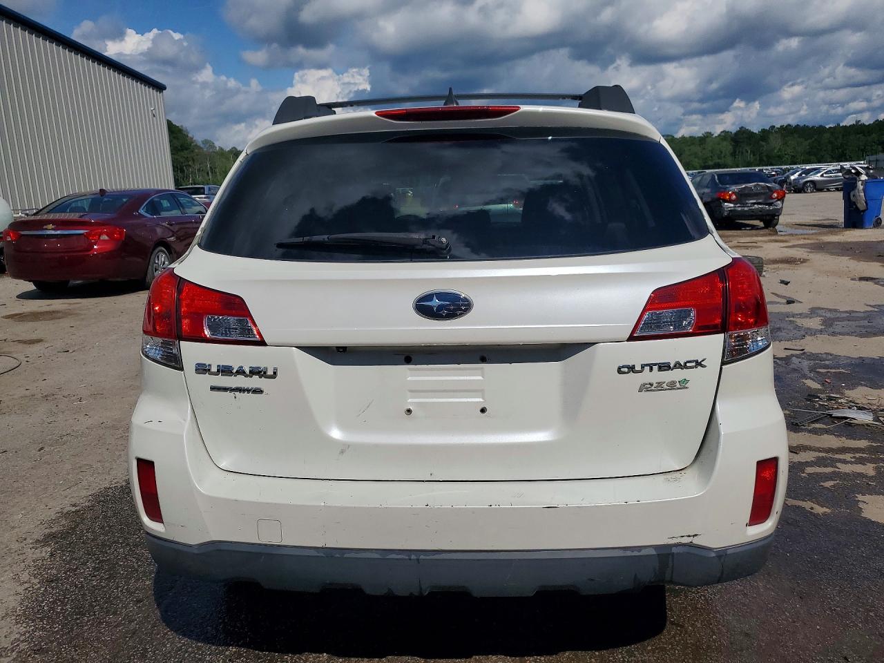 2012 Subaru Outback 2.5i Limited White vin: 4S4BRBLC5C3275409
