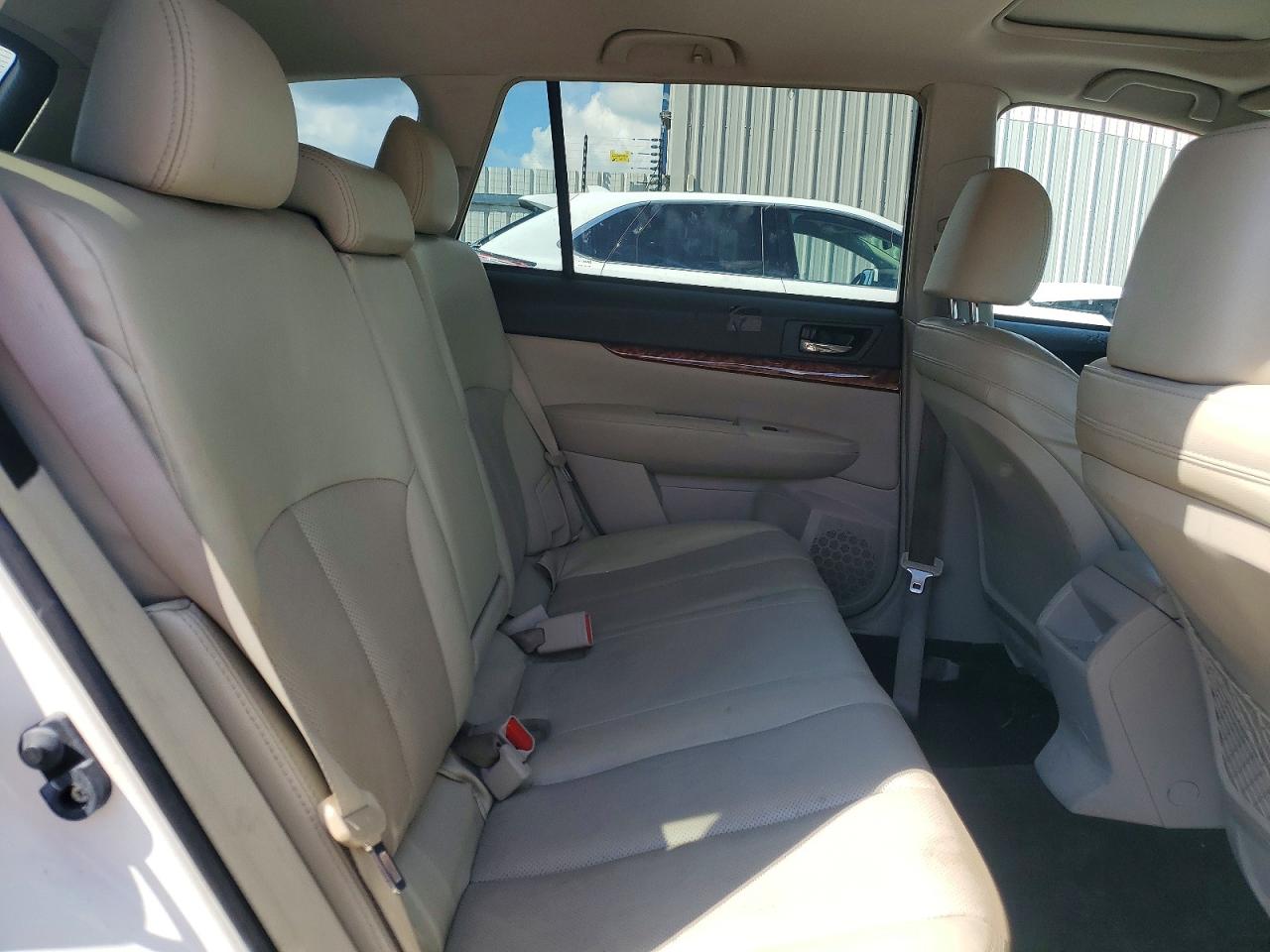 2012 Subaru Outback 2.5i Limited White vin: 4S4BRBLC5C3275409