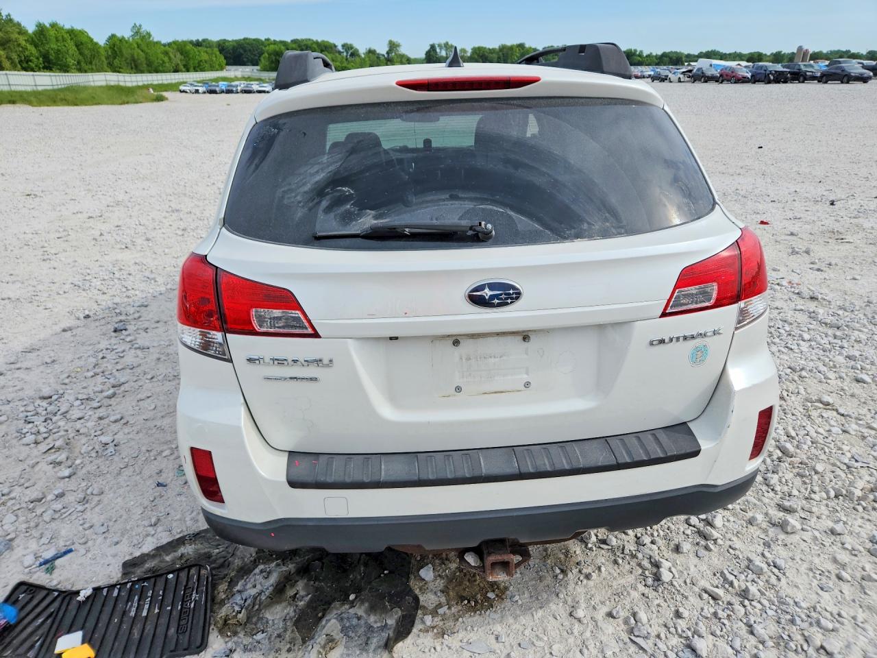 2014 Subaru Outback 2.5i Limited White vin: 4S4BRBLC5E3283495