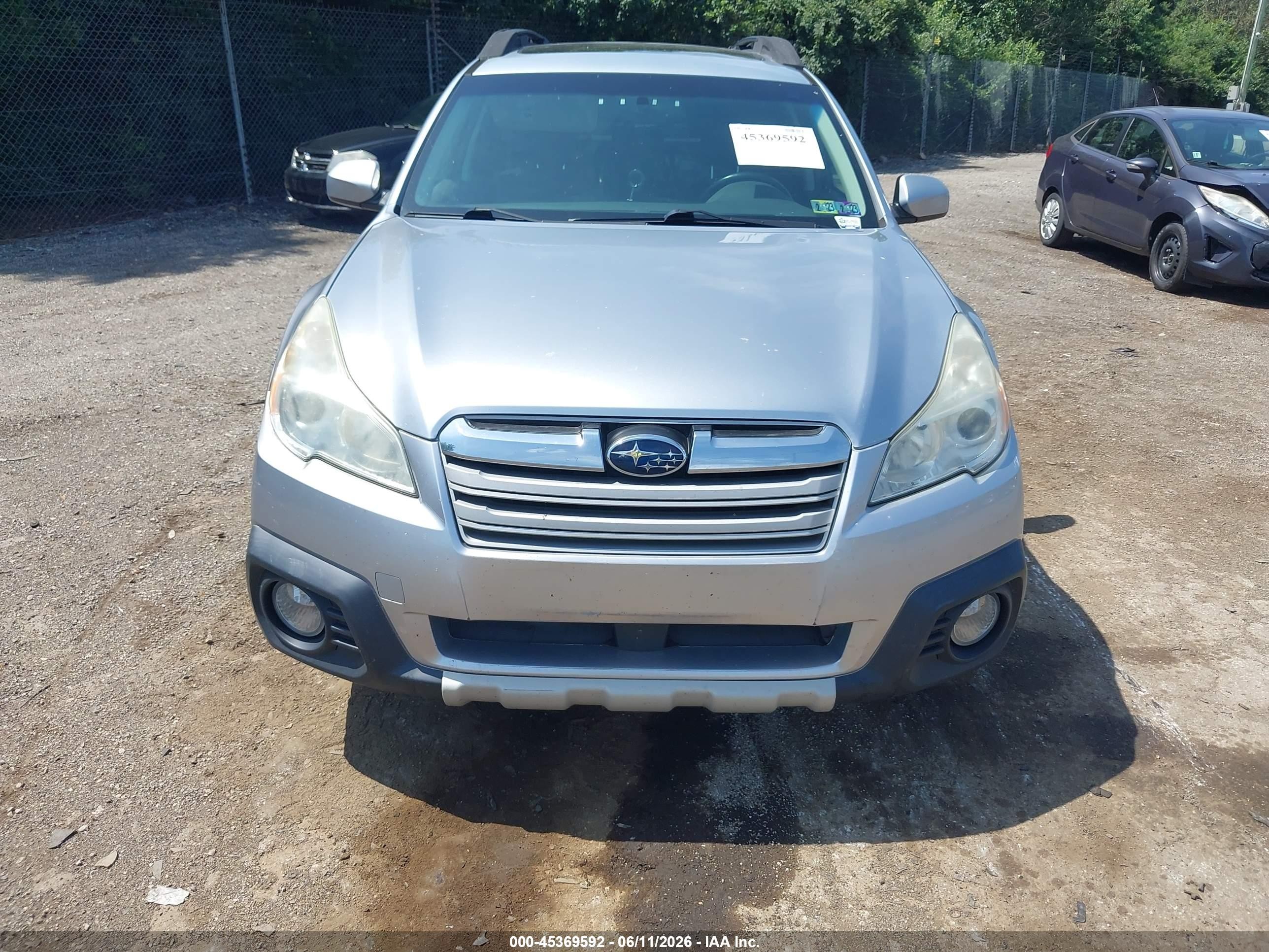 2014 Subaru Outback 2.5i Limited Silver vin: 4S4BRBLC5E3288065