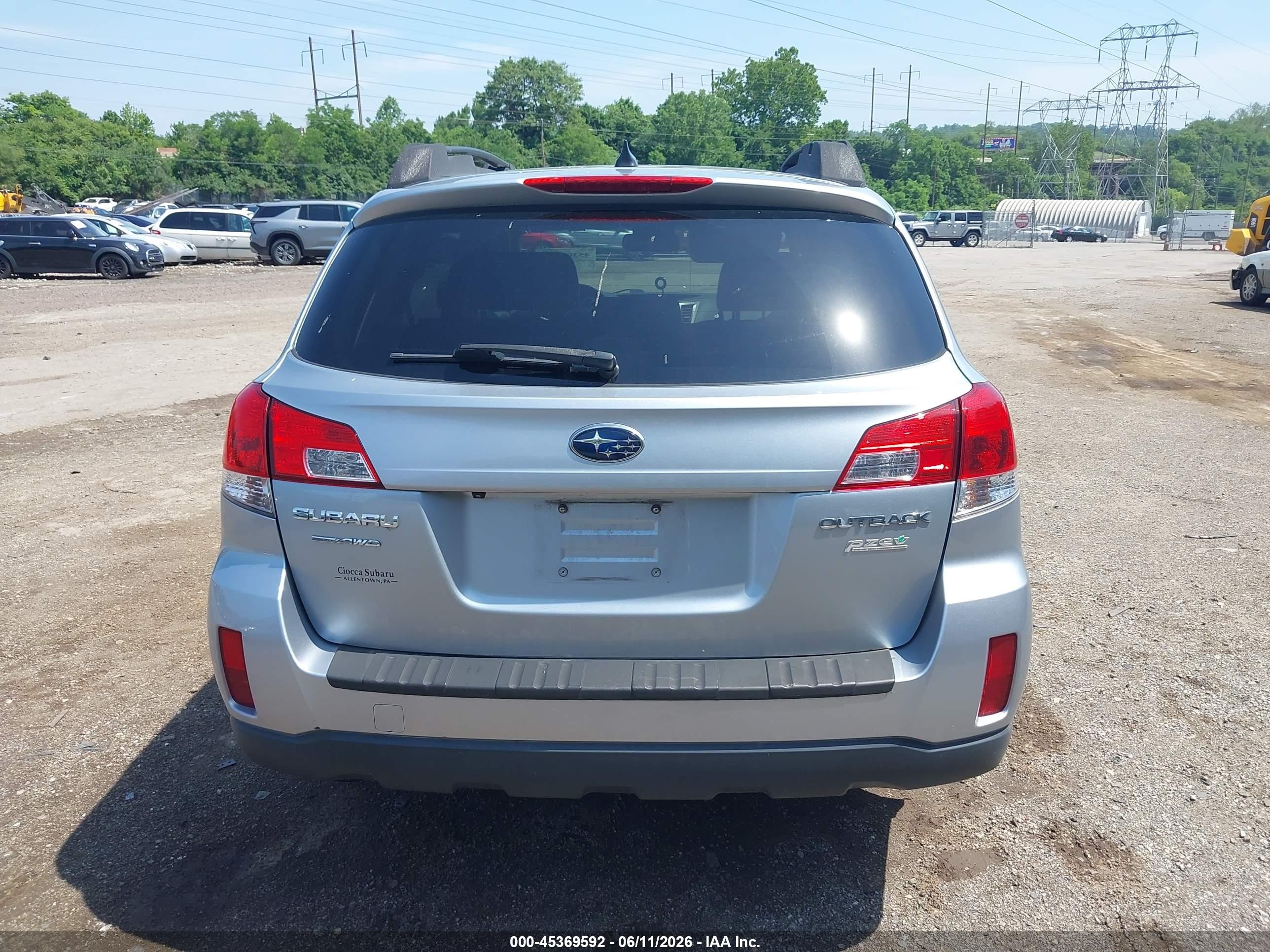 2014 Subaru Outback 2.5i Limited Silver vin: 4S4BRBLC5E3288065