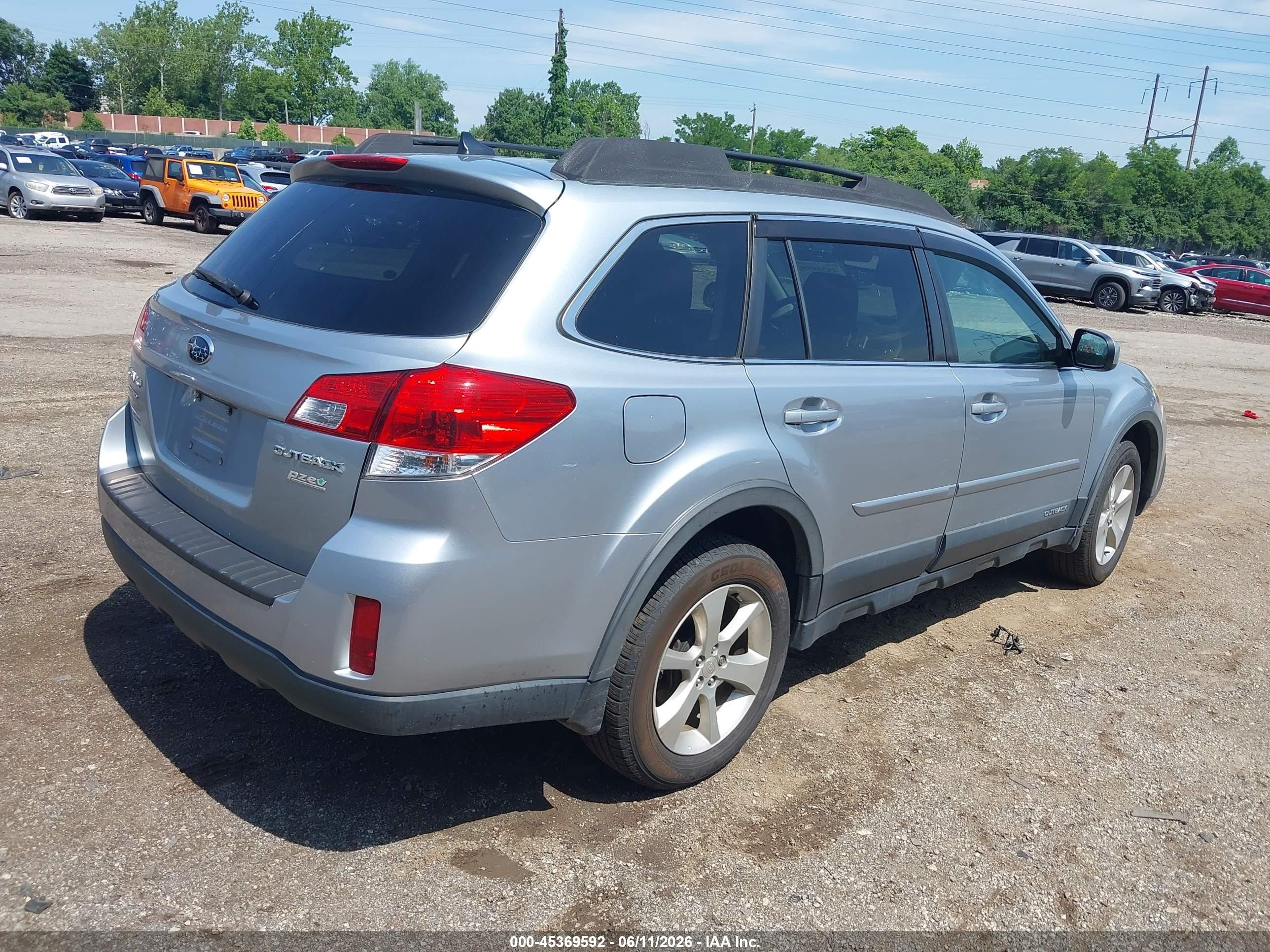 2014 Subaru Outback 2.5i Limited Silver vin: 4S4BRBLC5E3288065