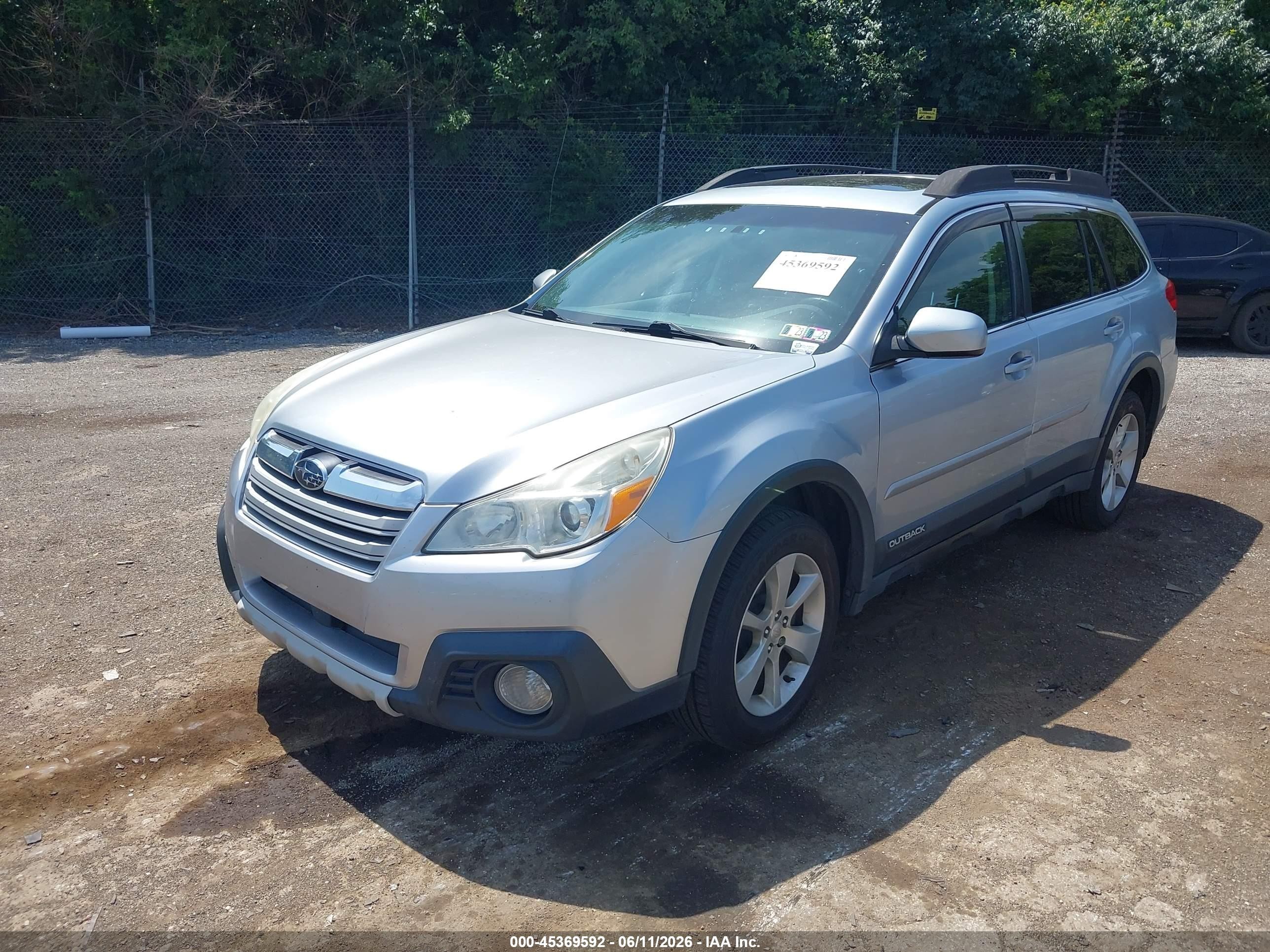 2014 Subaru Outback 2.5i Limited Silver vin: 4S4BRBLC5E3288065