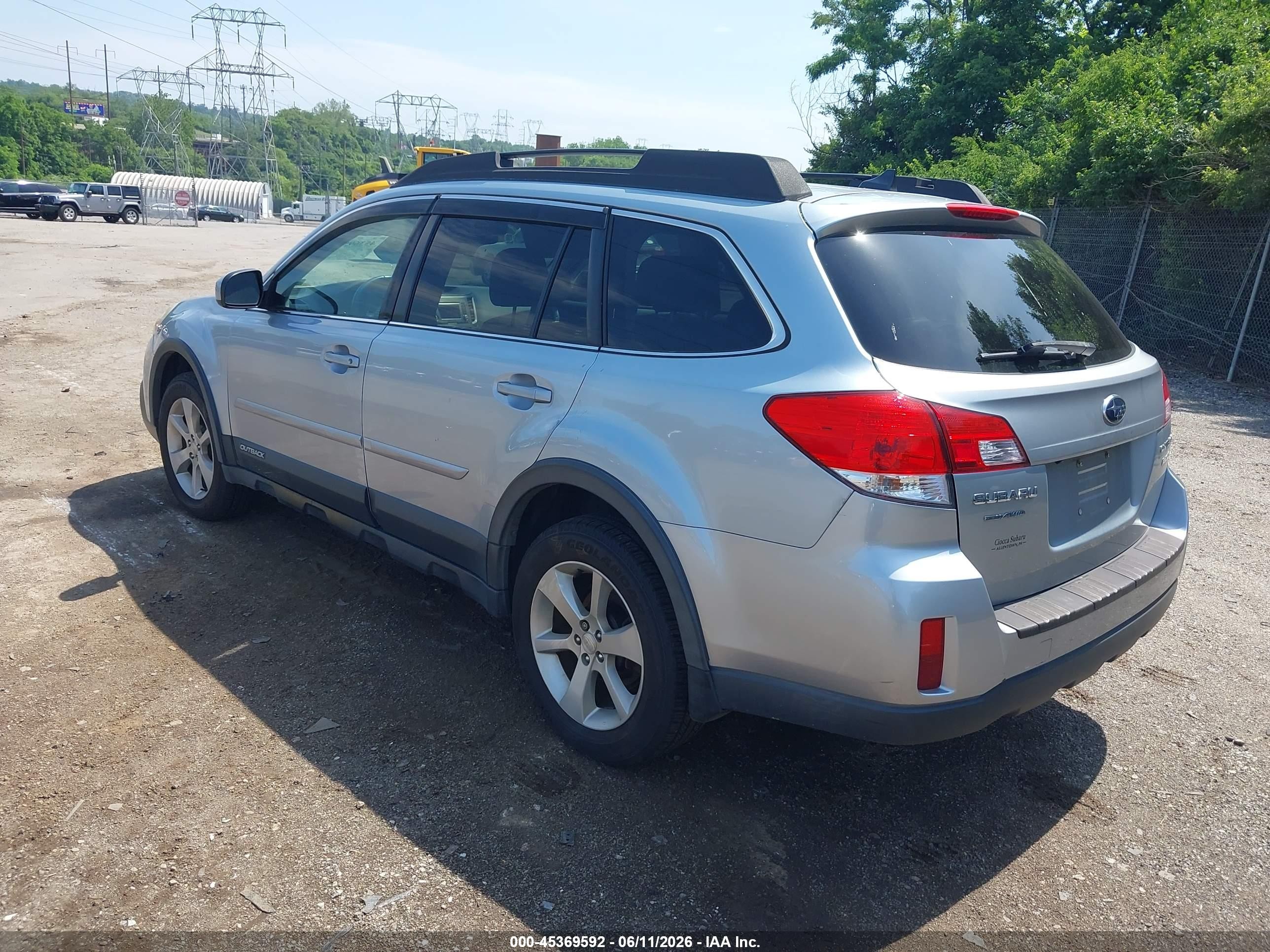 2014 Subaru Outback 2.5i Limited Silver vin: 4S4BRBLC5E3288065