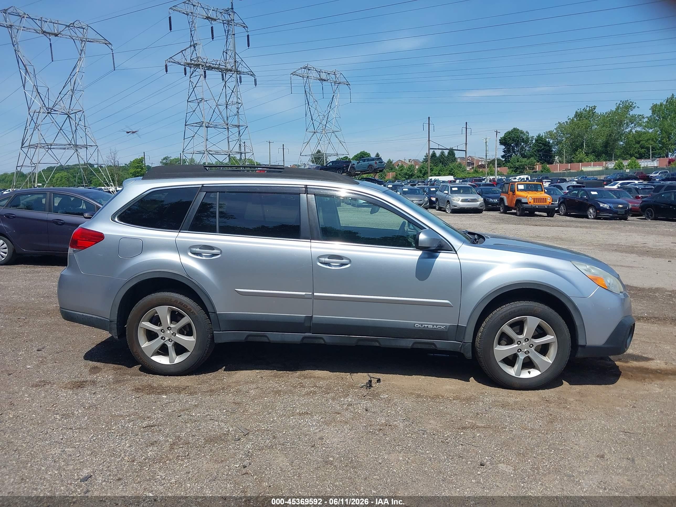 2014 Subaru Outback 2.5i Limited Silver vin: 4S4BRBLC5E3288065