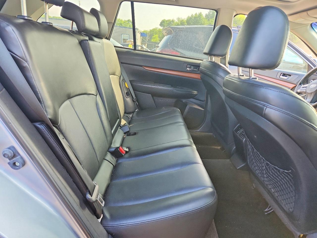 2013 Subaru Outback 2.5i Limited Silver vin: 4S4BRBLC6D3301548