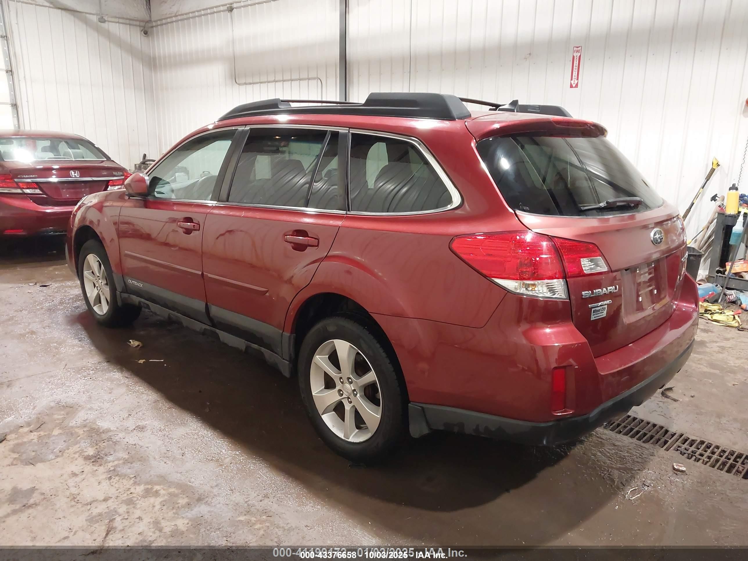 2014 Subaru Outback 2.5i Limited Red vin: 4S4BRBLC6E3244172