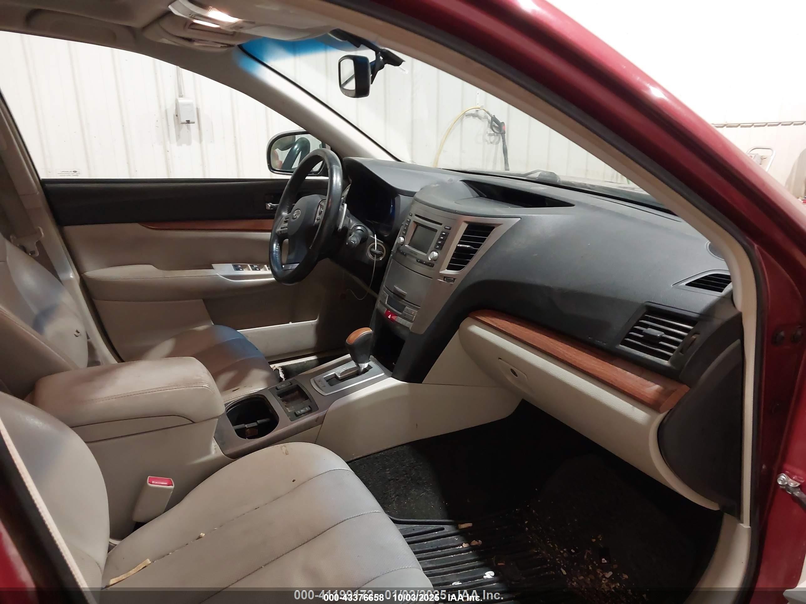 2014 Subaru Outback 2.5i Limited Red vin: 4S4BRBLC6E3244172