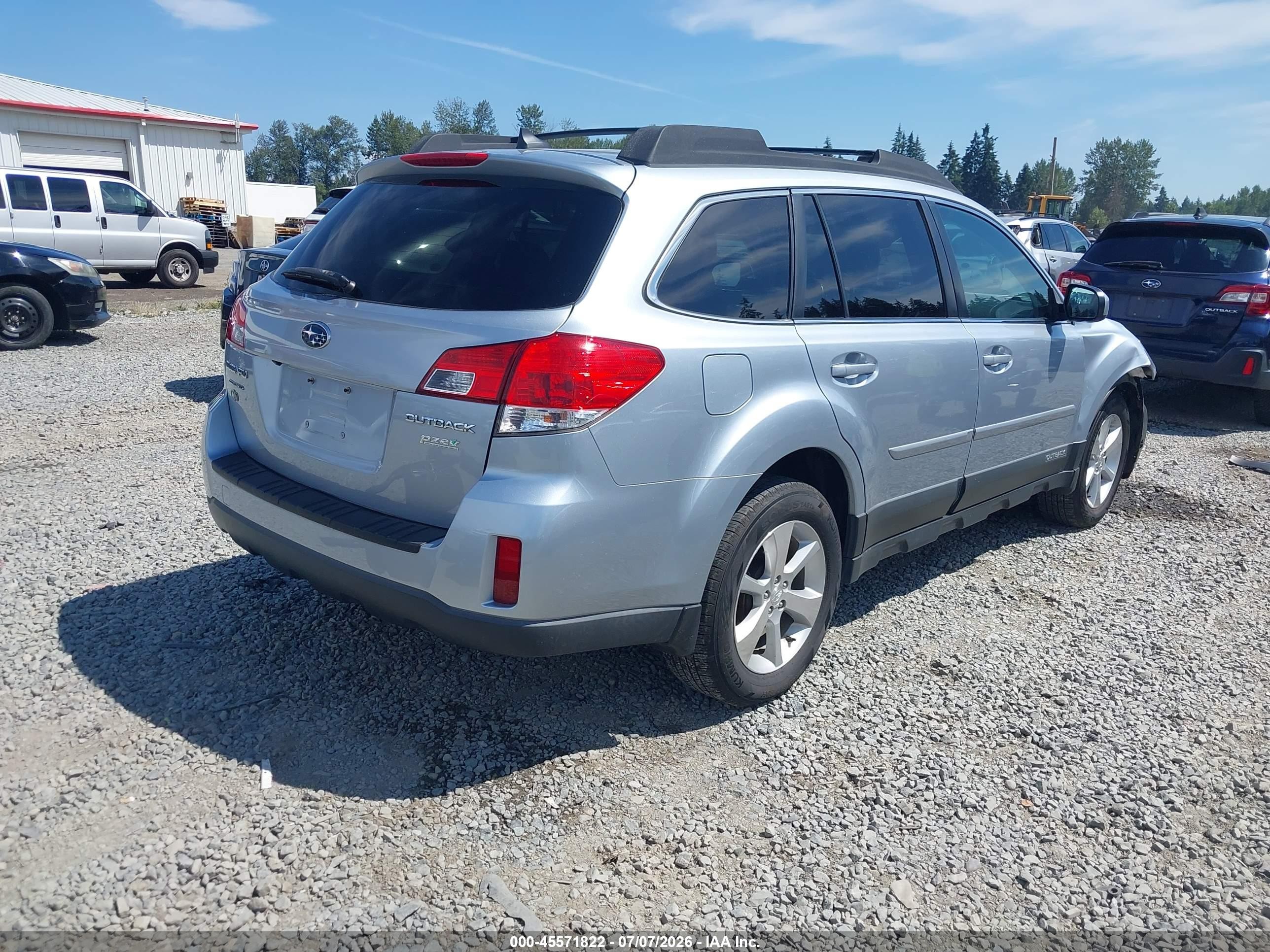 2014 Subaru Outback 2.5i Limited Silver vin: 4S4BRBLC6E3255849