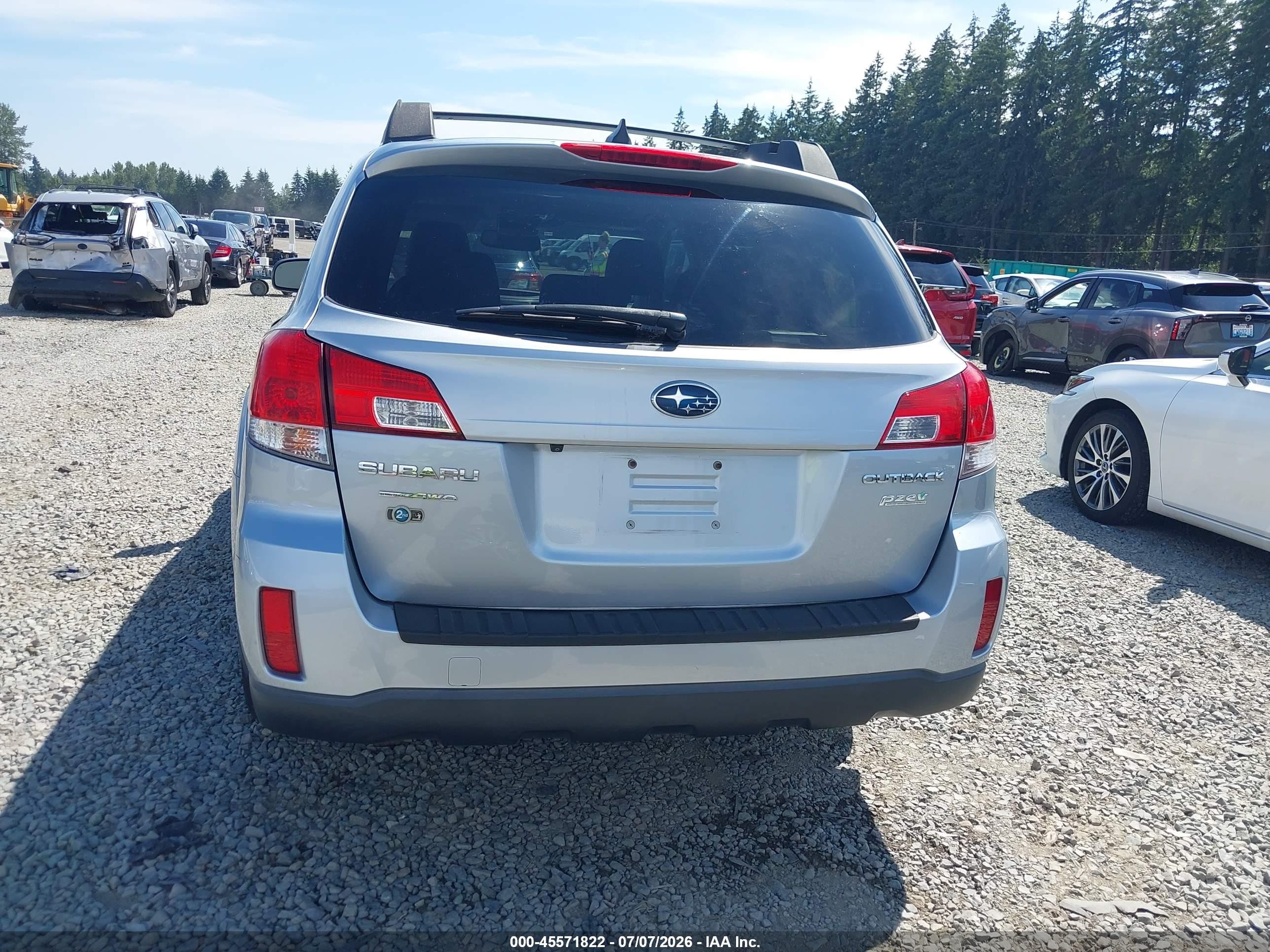 2014 Subaru Outback 2.5i Limited Silver vin: 4S4BRBLC6E3255849