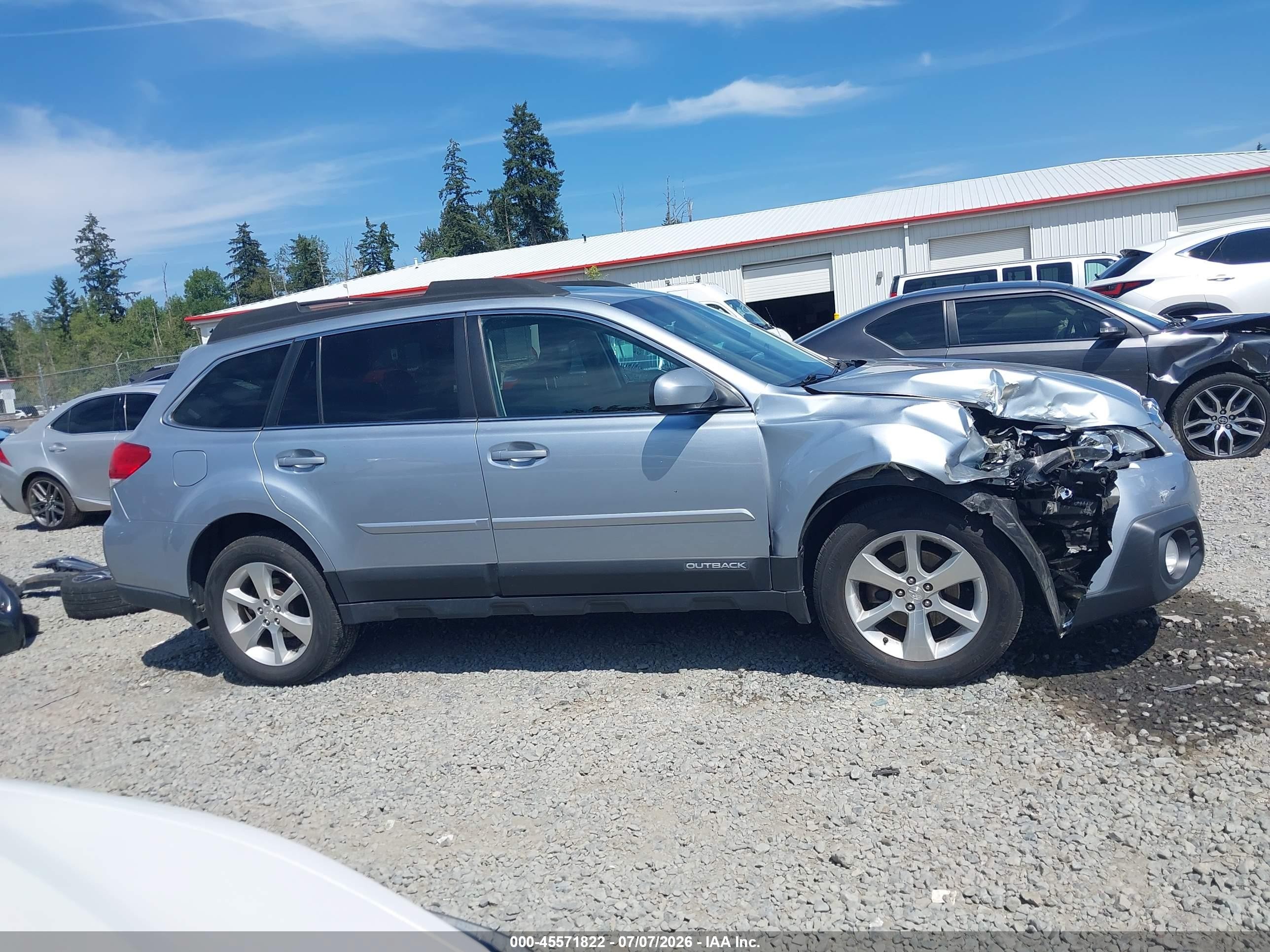 2014 Subaru Outback 2.5i Limited Silver vin: 4S4BRBLC6E3255849