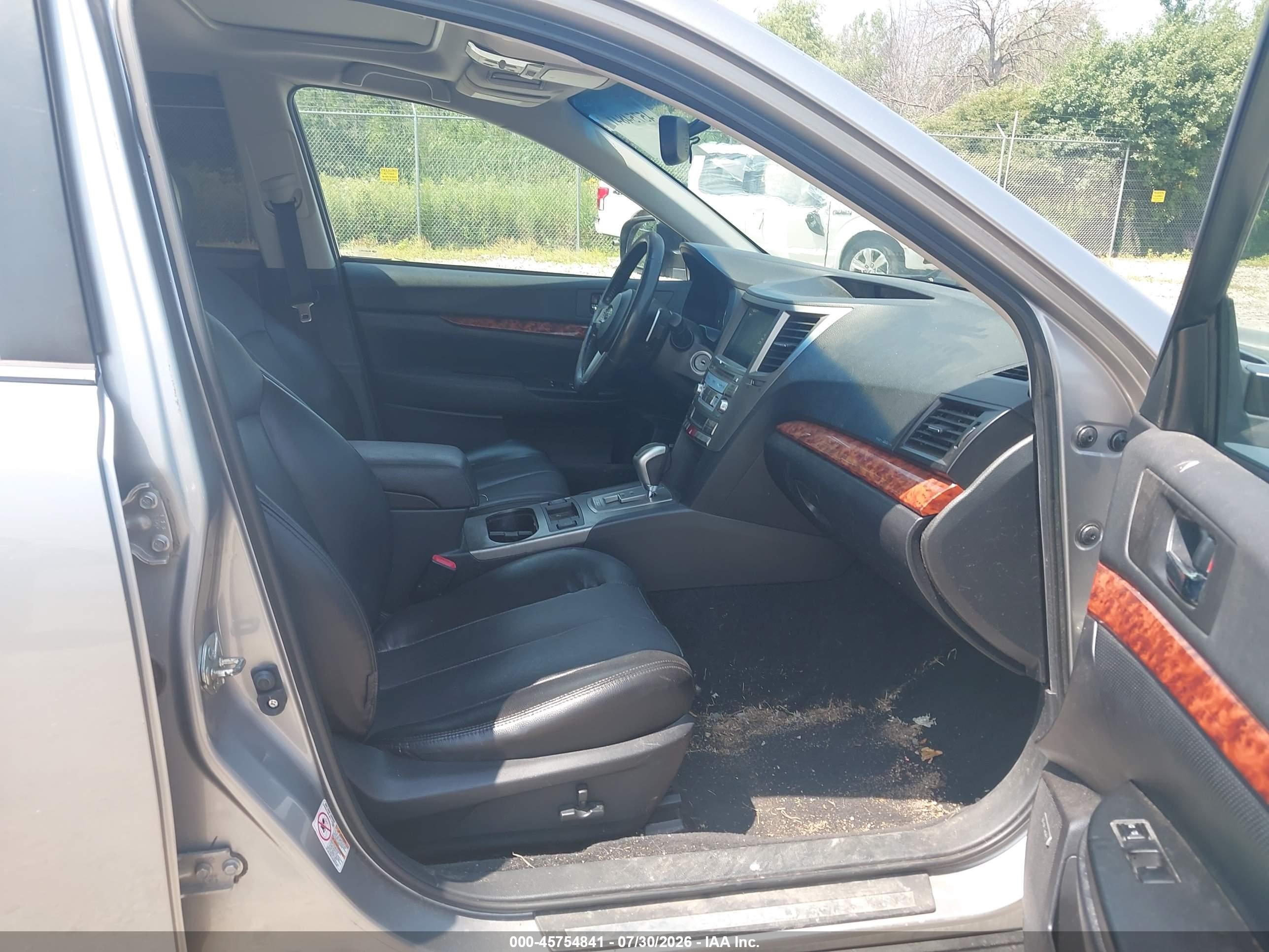 2011 Subaru Outback 2.5i Limited Silver vin: 4S4BRBLC7B3402210