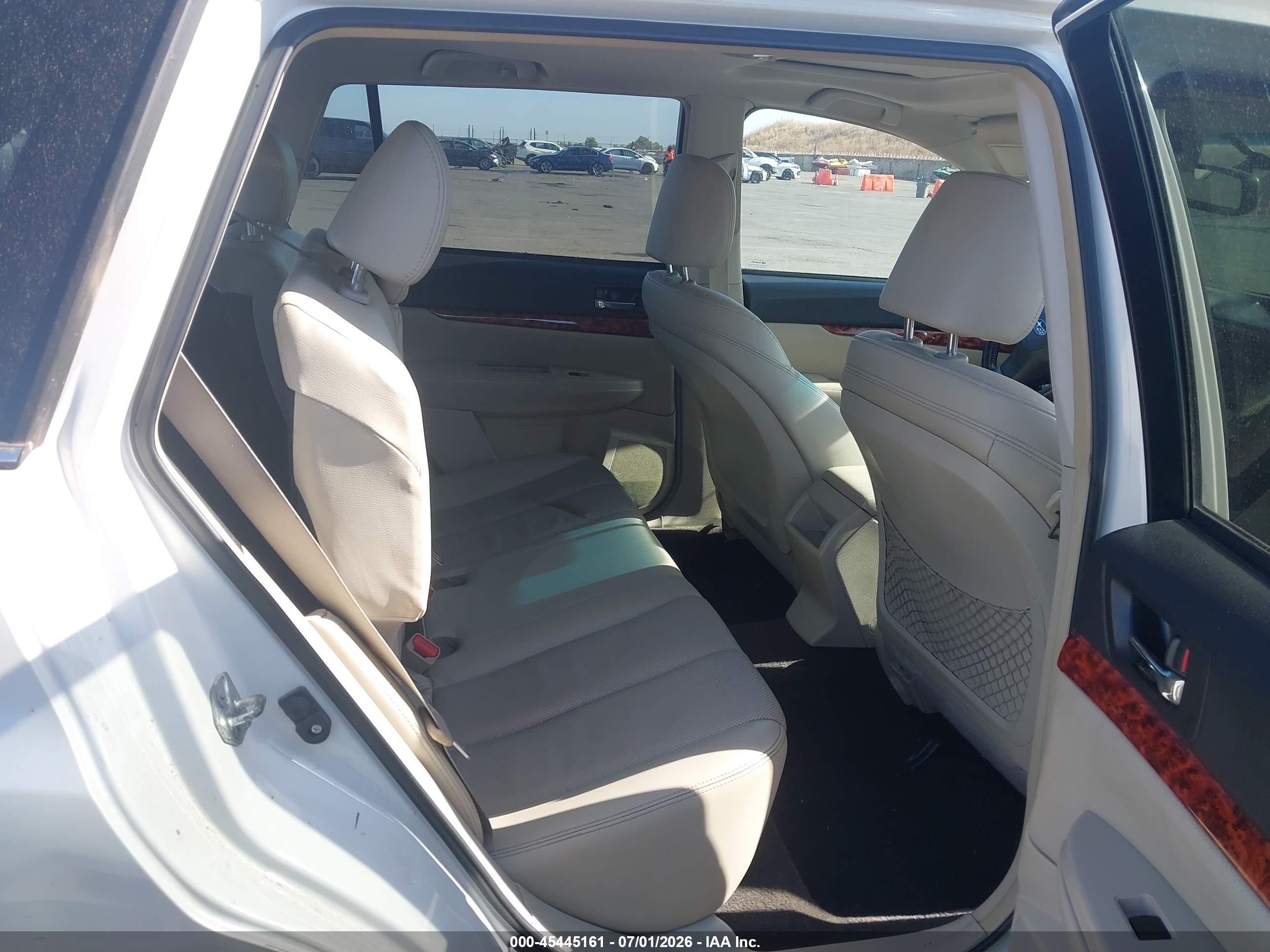 2012 Subaru Outback 2.5i Limited White vin: 4S4BRBLC7C3242007