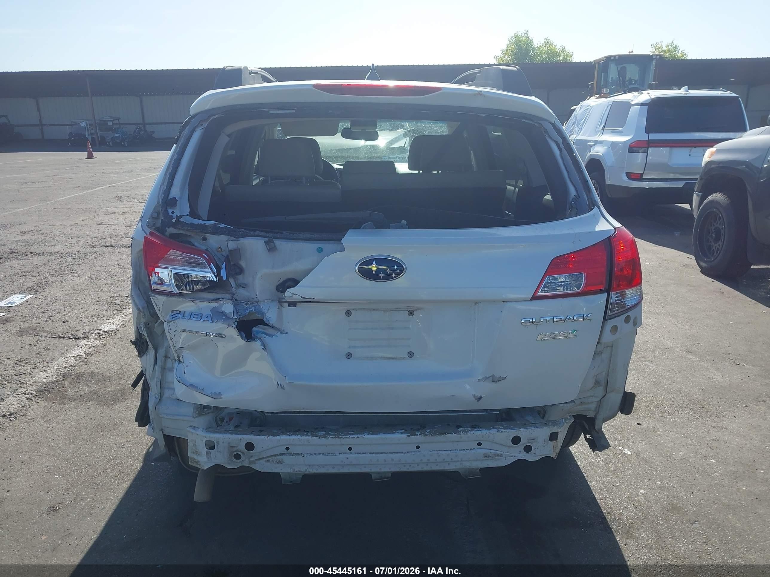 2012 Subaru Outback 2.5i Limited White vin: 4S4BRBLC7C3242007