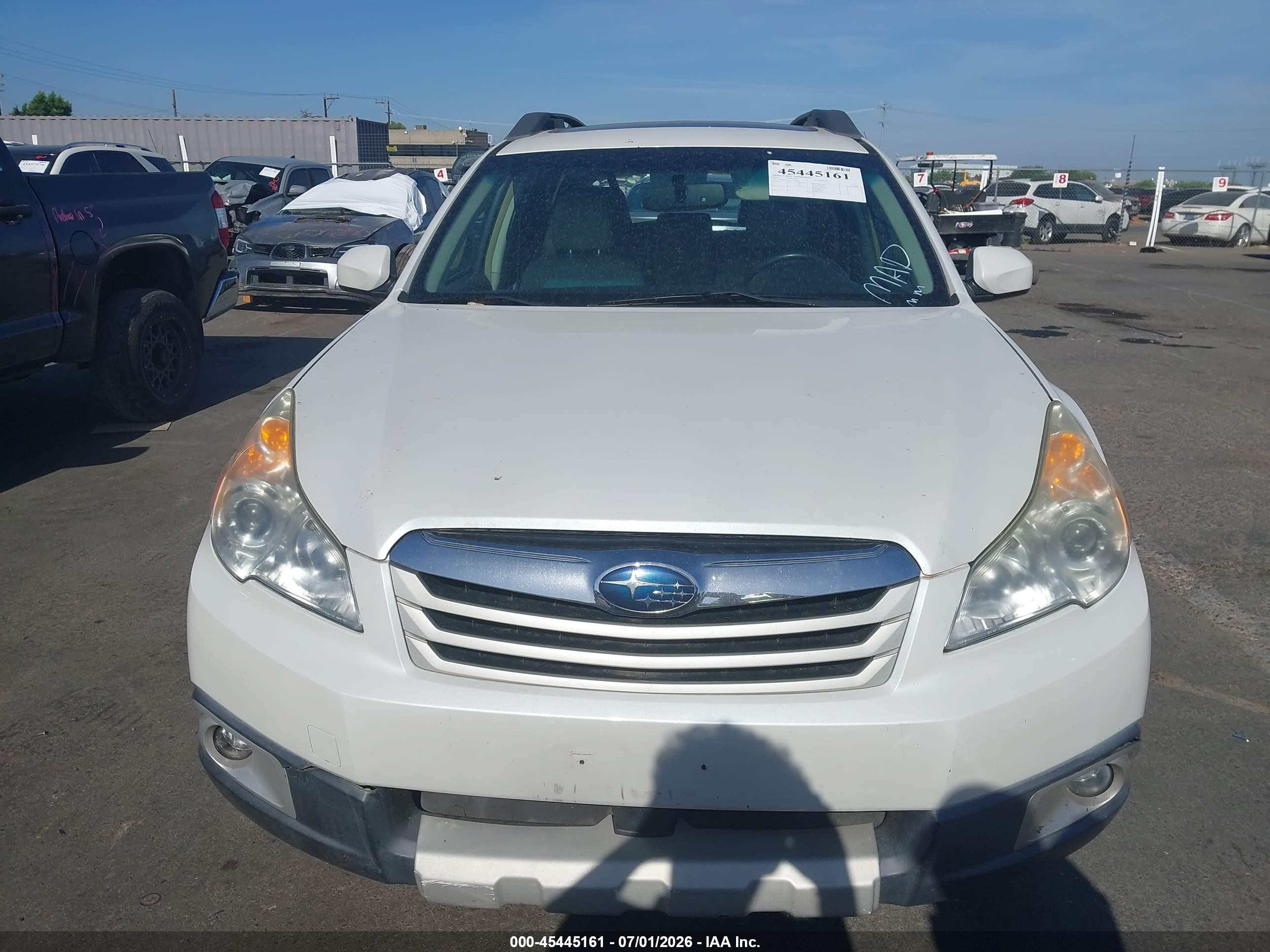 2012 Subaru Outback 2.5i Limited White vin: 4S4BRBLC7C3242007
