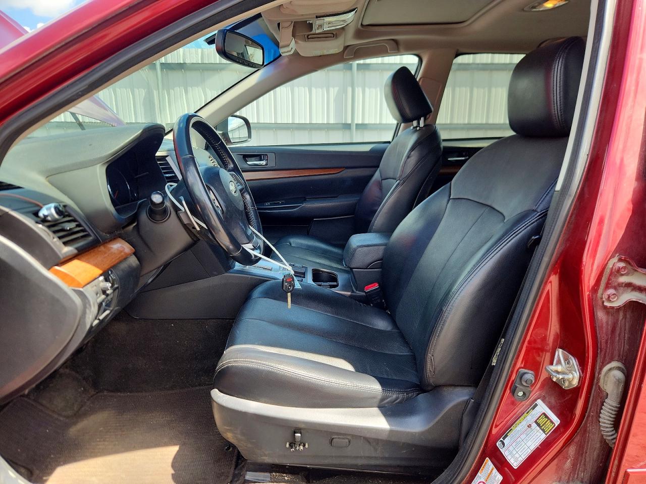 2014 Subaru Outback 2.5i Limited Red vin: 4S4BRBLC7E3203517