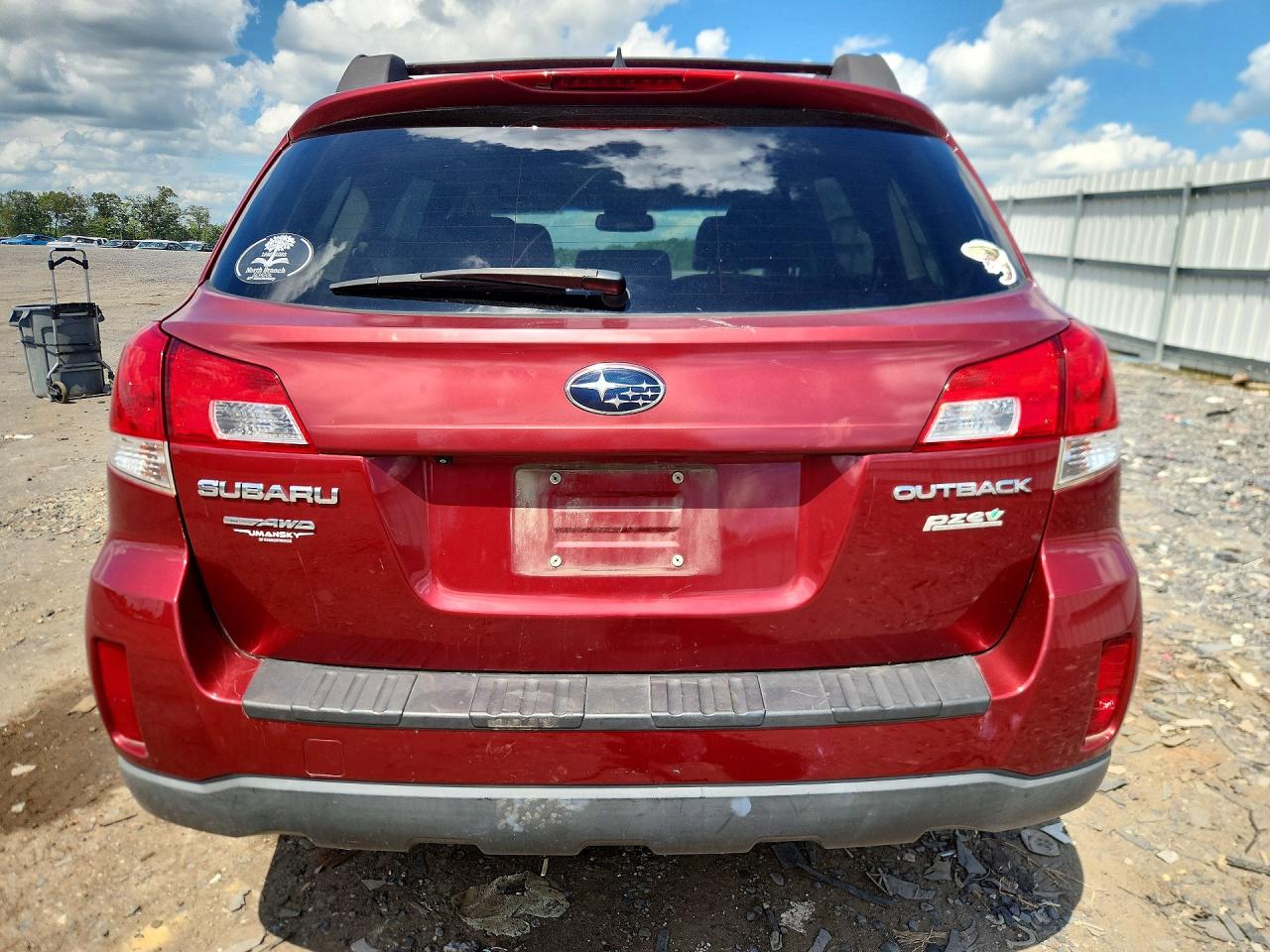2014 Subaru Outback 2.5i Limited Red vin: 4S4BRBLC7E3203517
