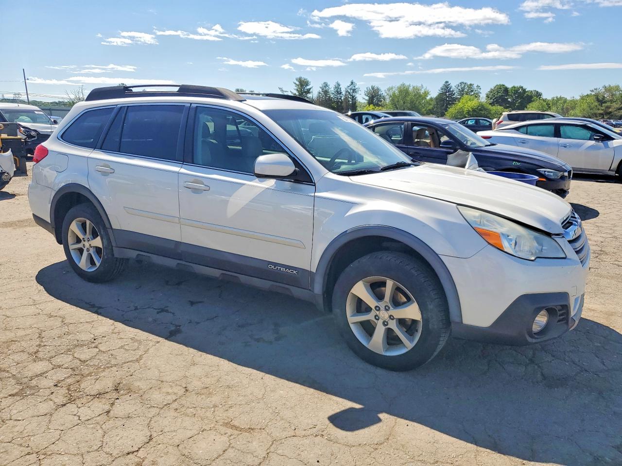 2014 Subaru Outback 2.5i Limited White vin: 4S4BRBLC7E3244780