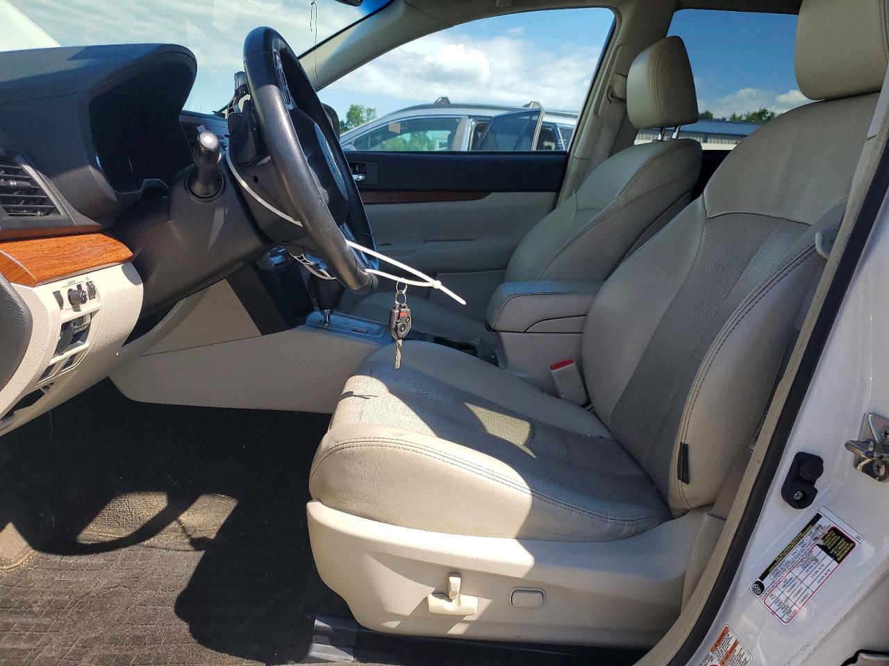2014 Subaru Outback 2.5i Limited White vin: 4S4BRBLC7E3244780