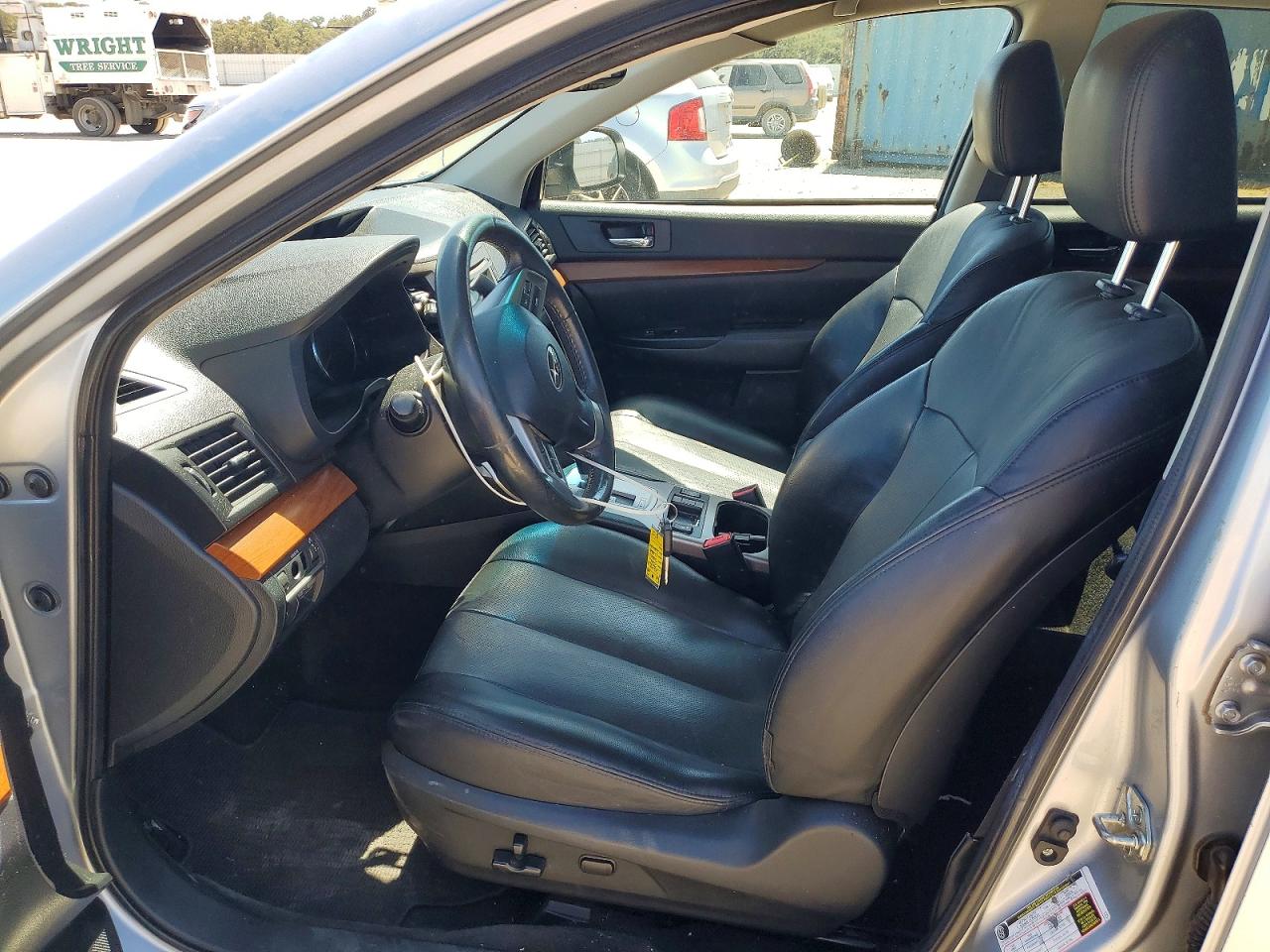 2014 Subaru Outback 2.5i Limited Silver vin: 4S4BRBLC7E3299553