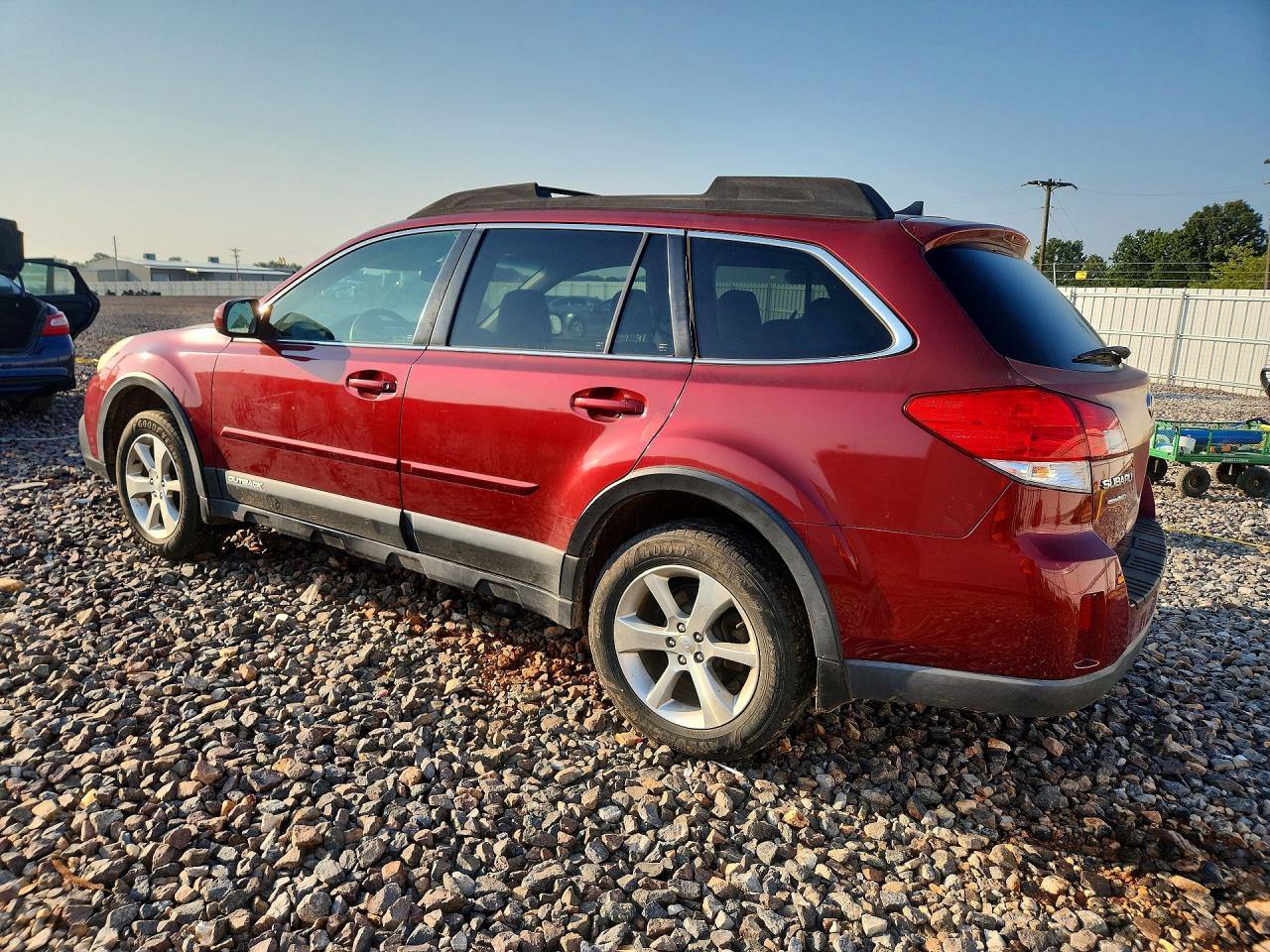 2014 Subaru Outback 2.5i Limited Red vin: 4S4BRBLC7E3323947