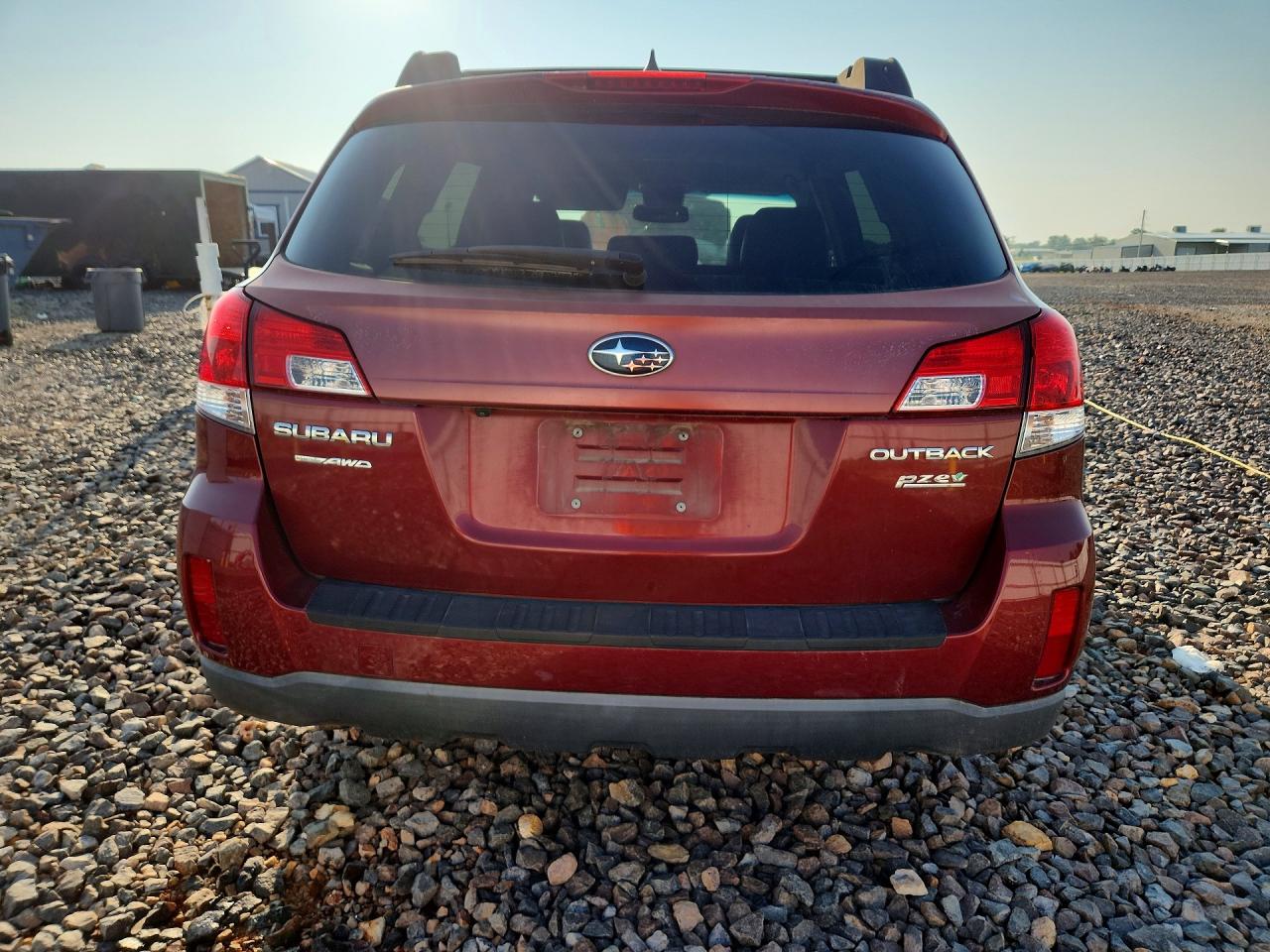 2014 Subaru Outback 2.5i Limited Red vin: 4S4BRBLC7E3323947