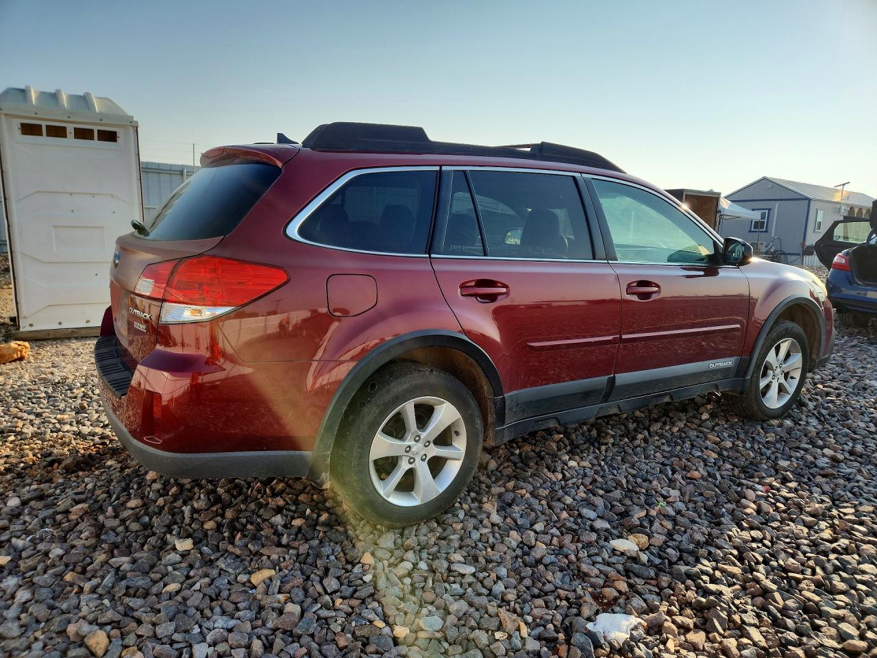 2014 Subaru Outback 2.5i Limited Red vin: 4S4BRBLC7E3323947