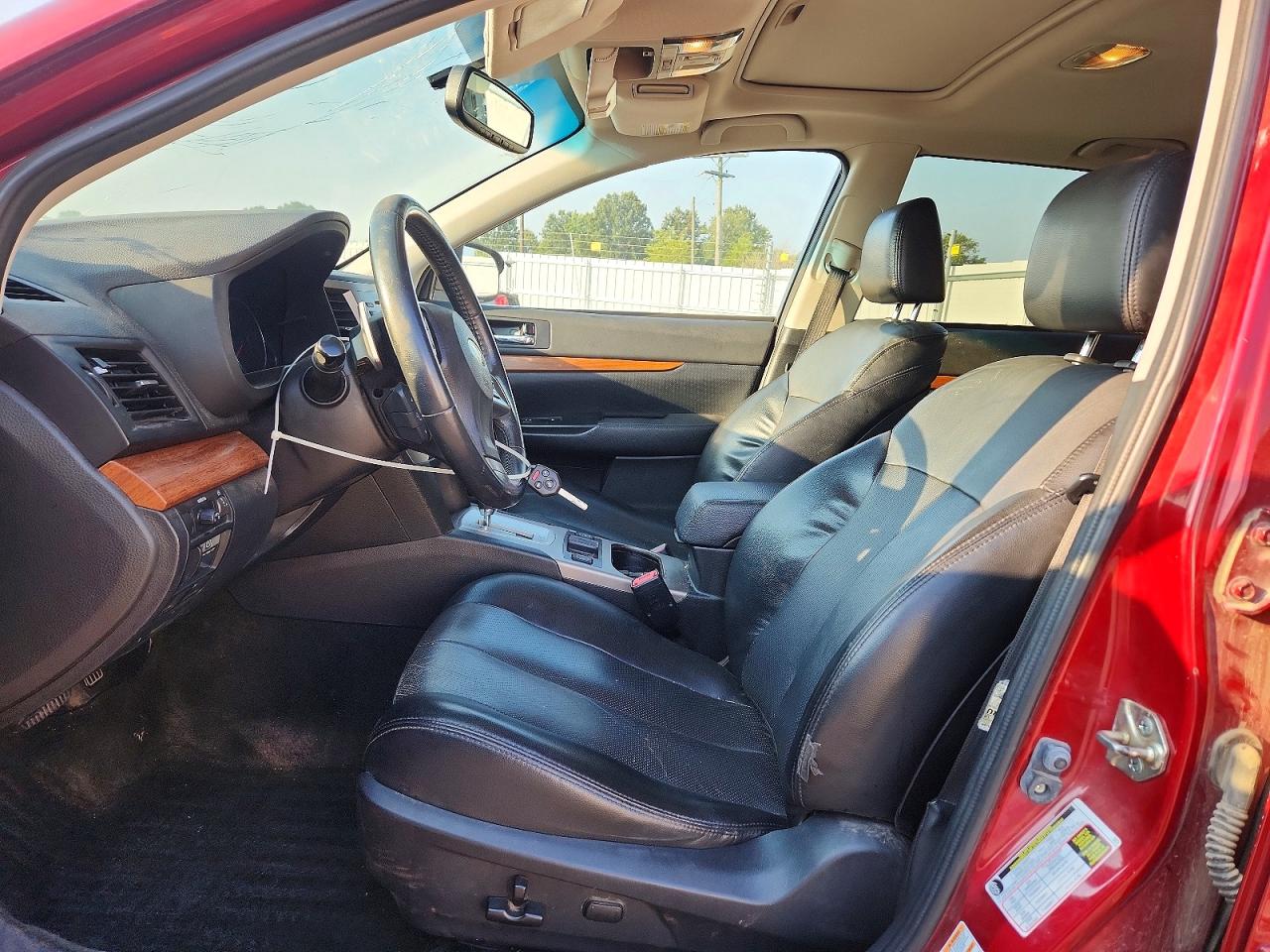 2014 Subaru Outback 2.5i Limited Red vin: 4S4BRBLC7E3323947